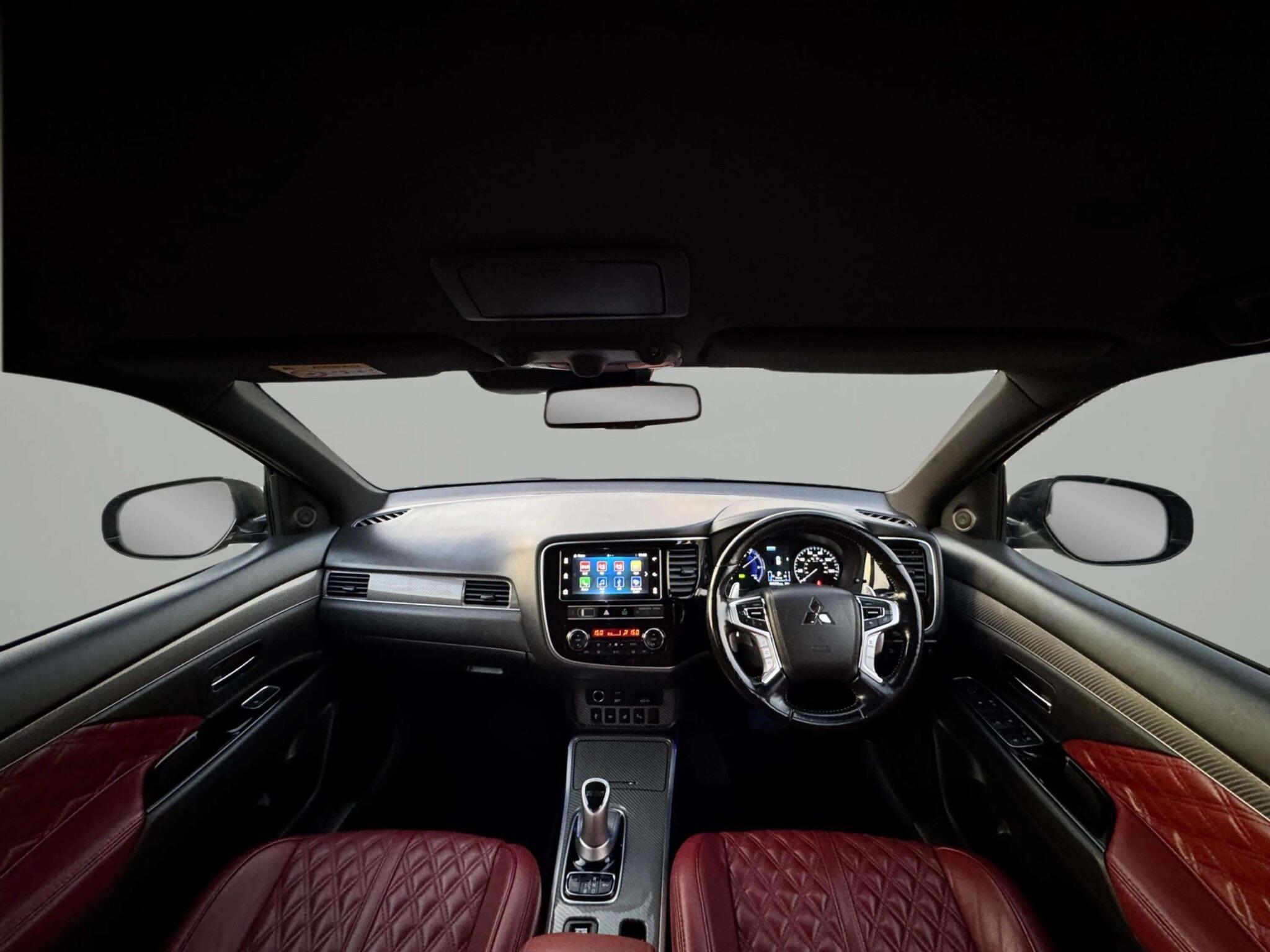 Mitsubishi Outlander view 5