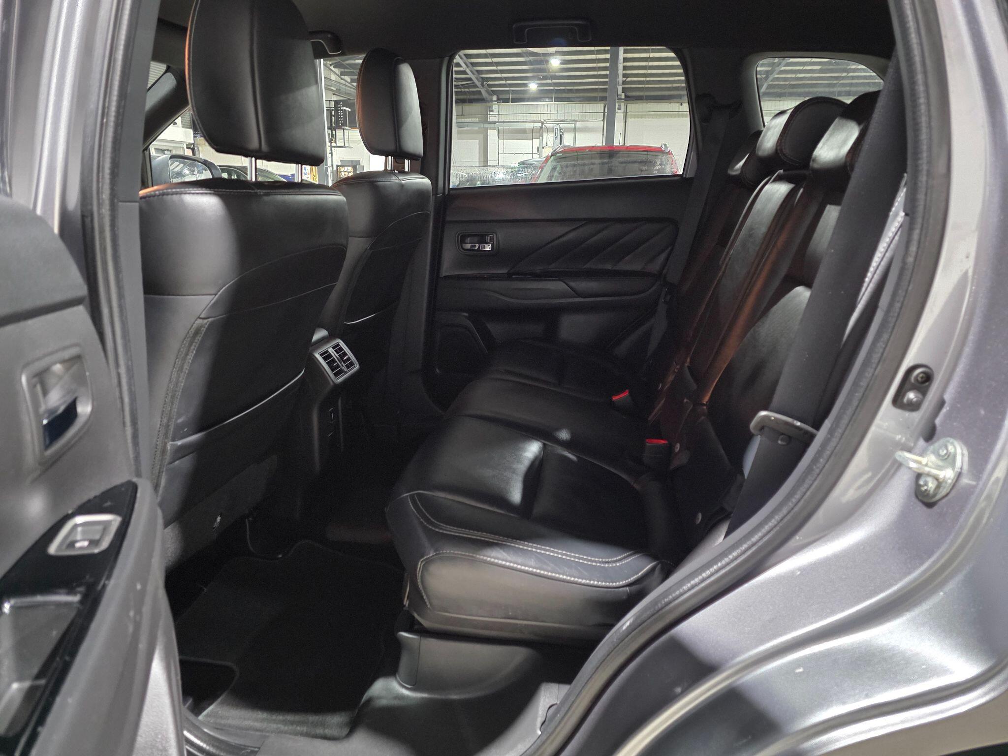 Mitsubishi Outlander view 24