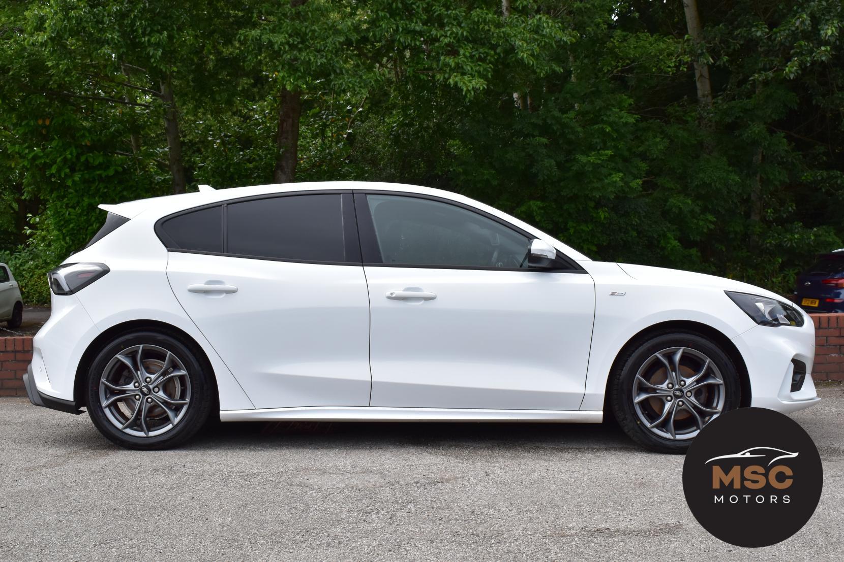 Ford Focus view 22