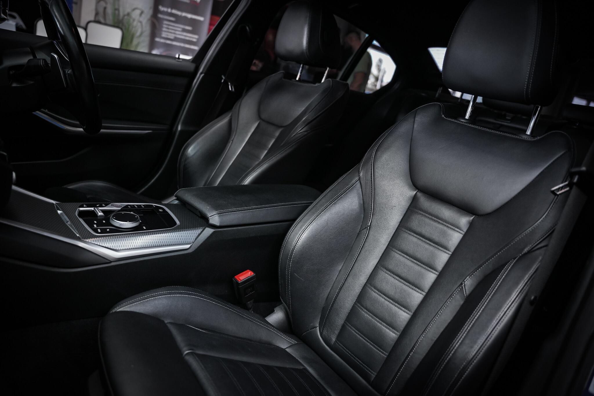 BMW 3 Series view 23