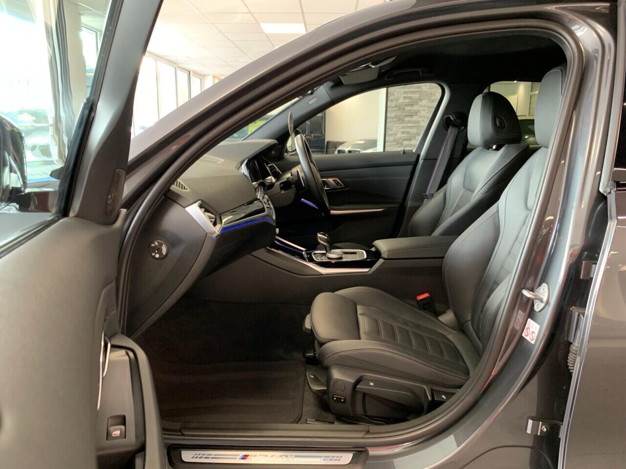 BMW 3 Series view 30