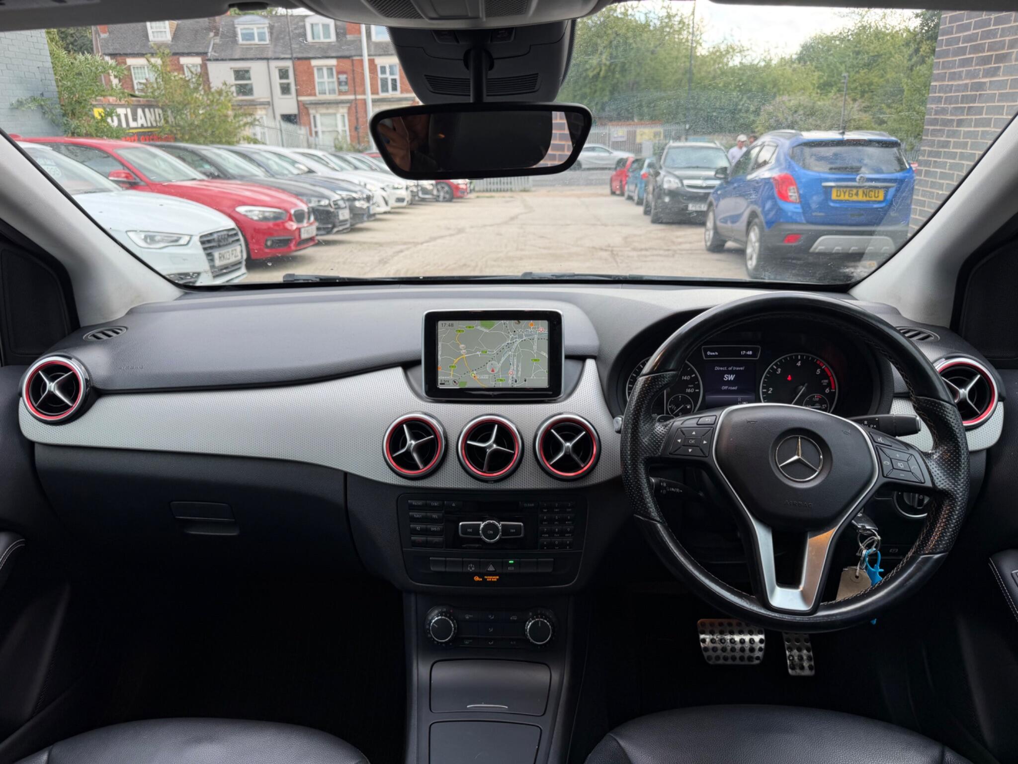 Mercedes-Benz B-Class view 24