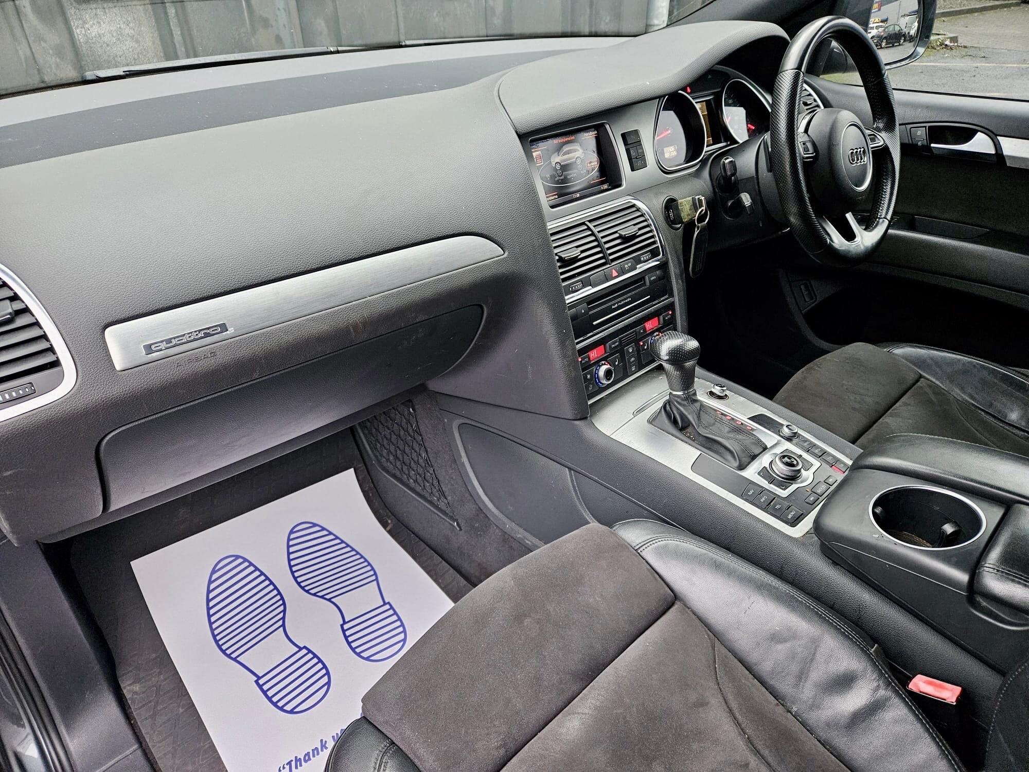 Audi Q7 view 10