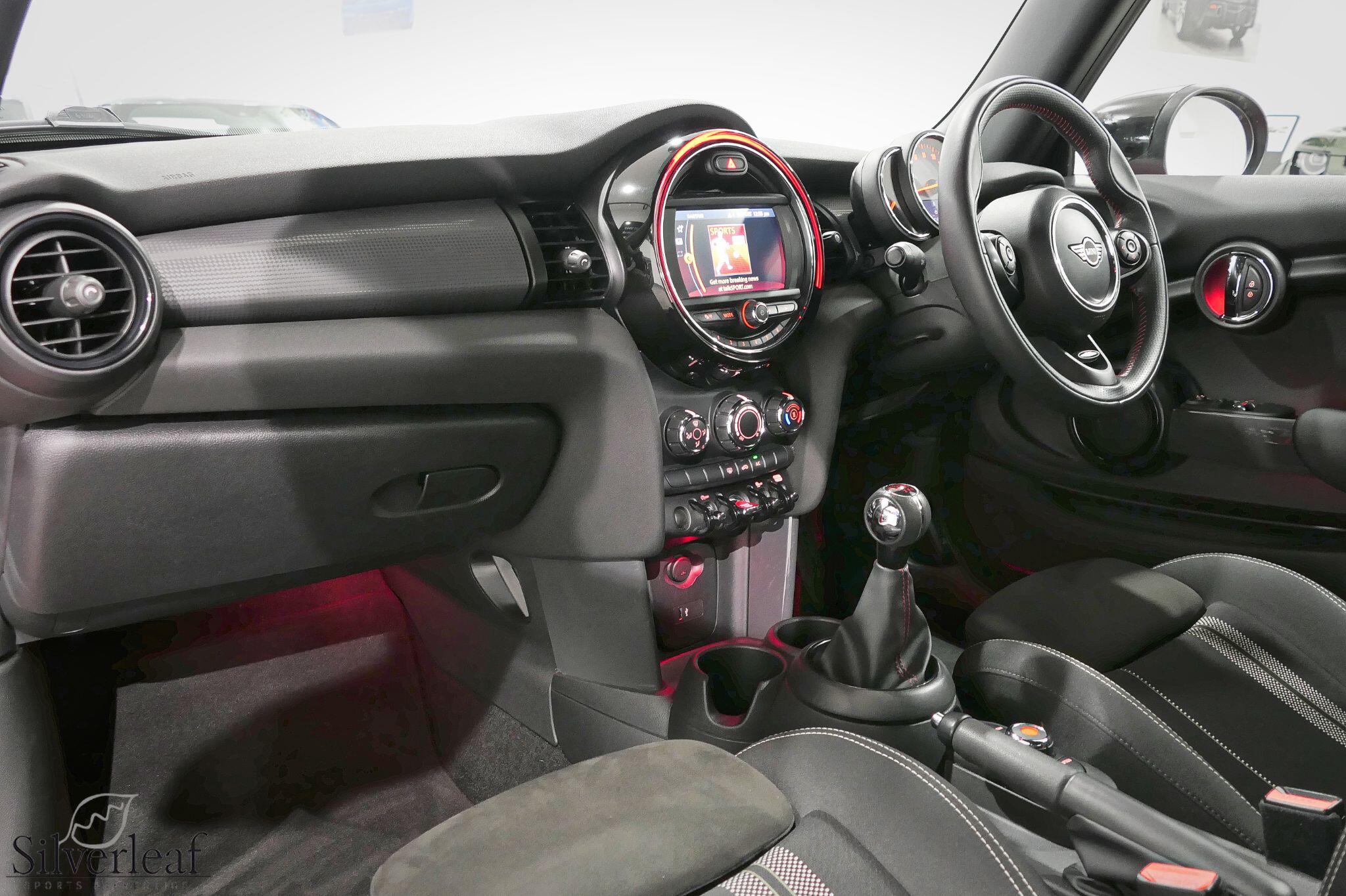 Mini Cooper view 6