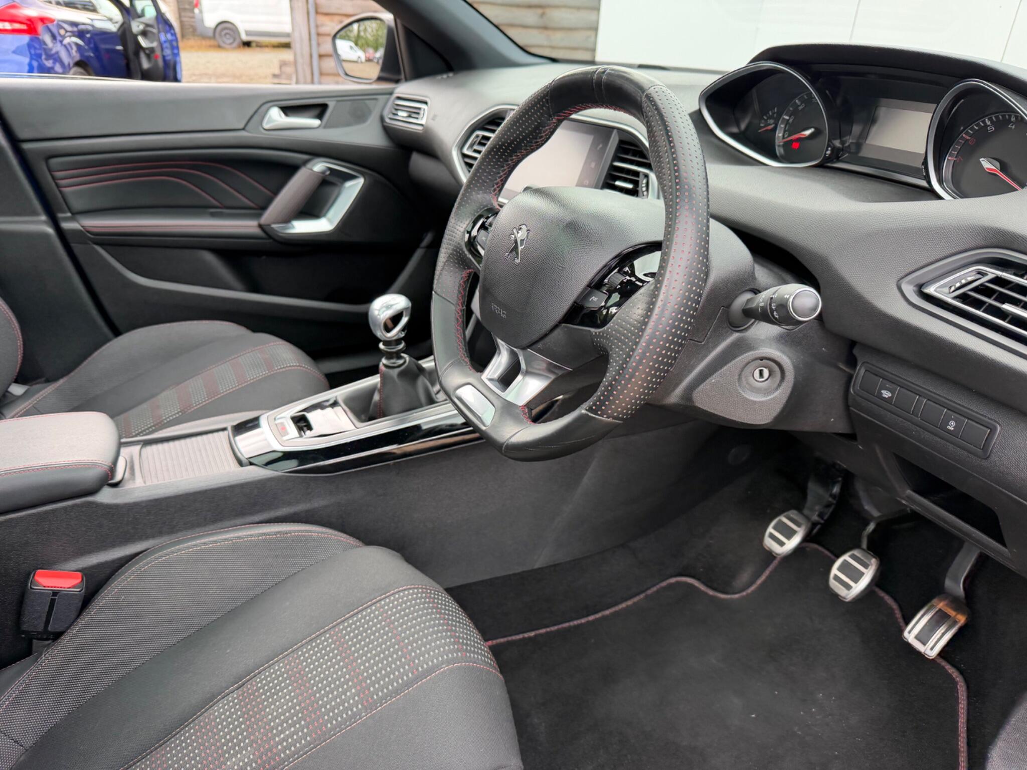 Peugeot 308 view 13