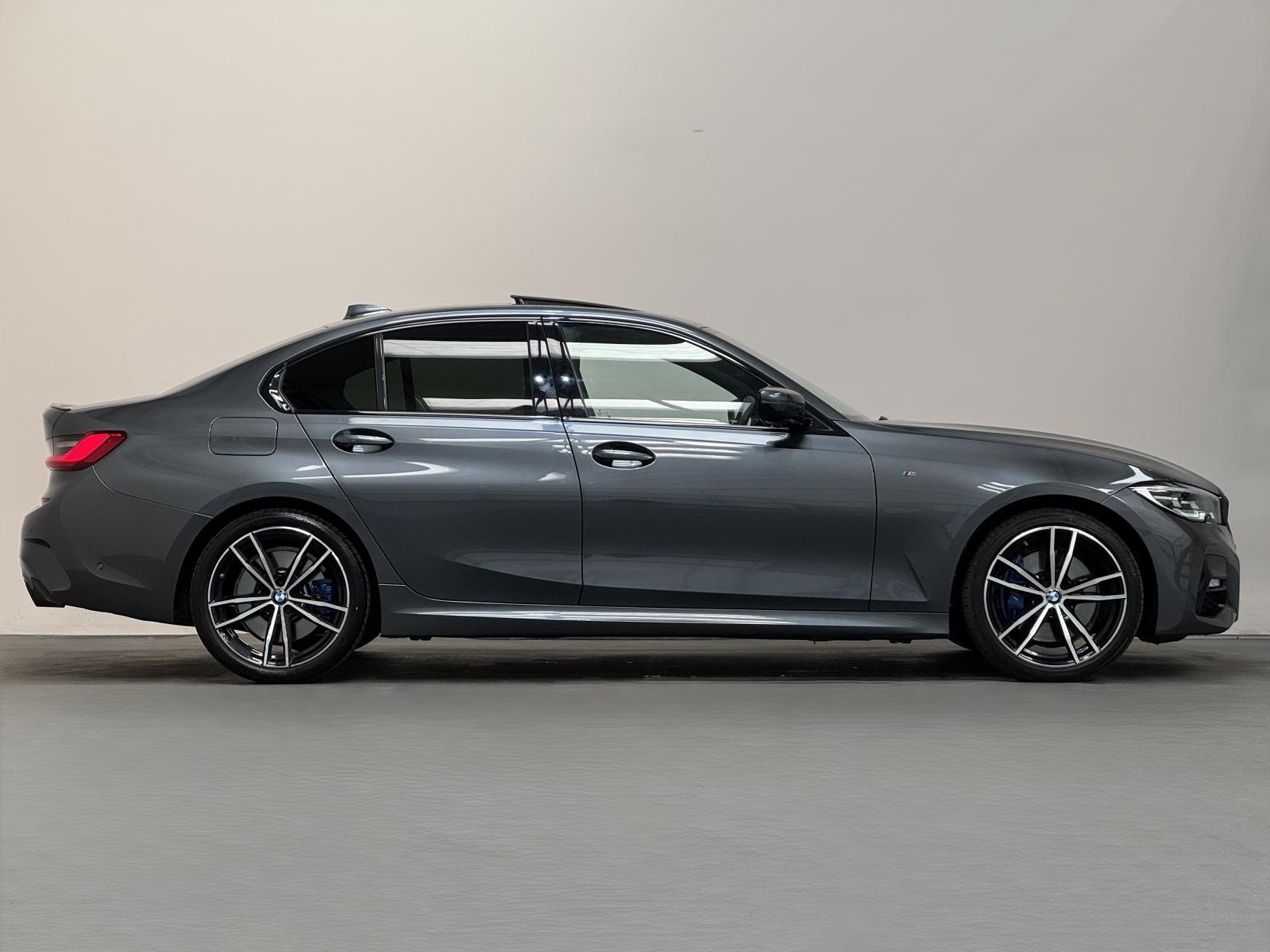 BMW 3 Series view 18