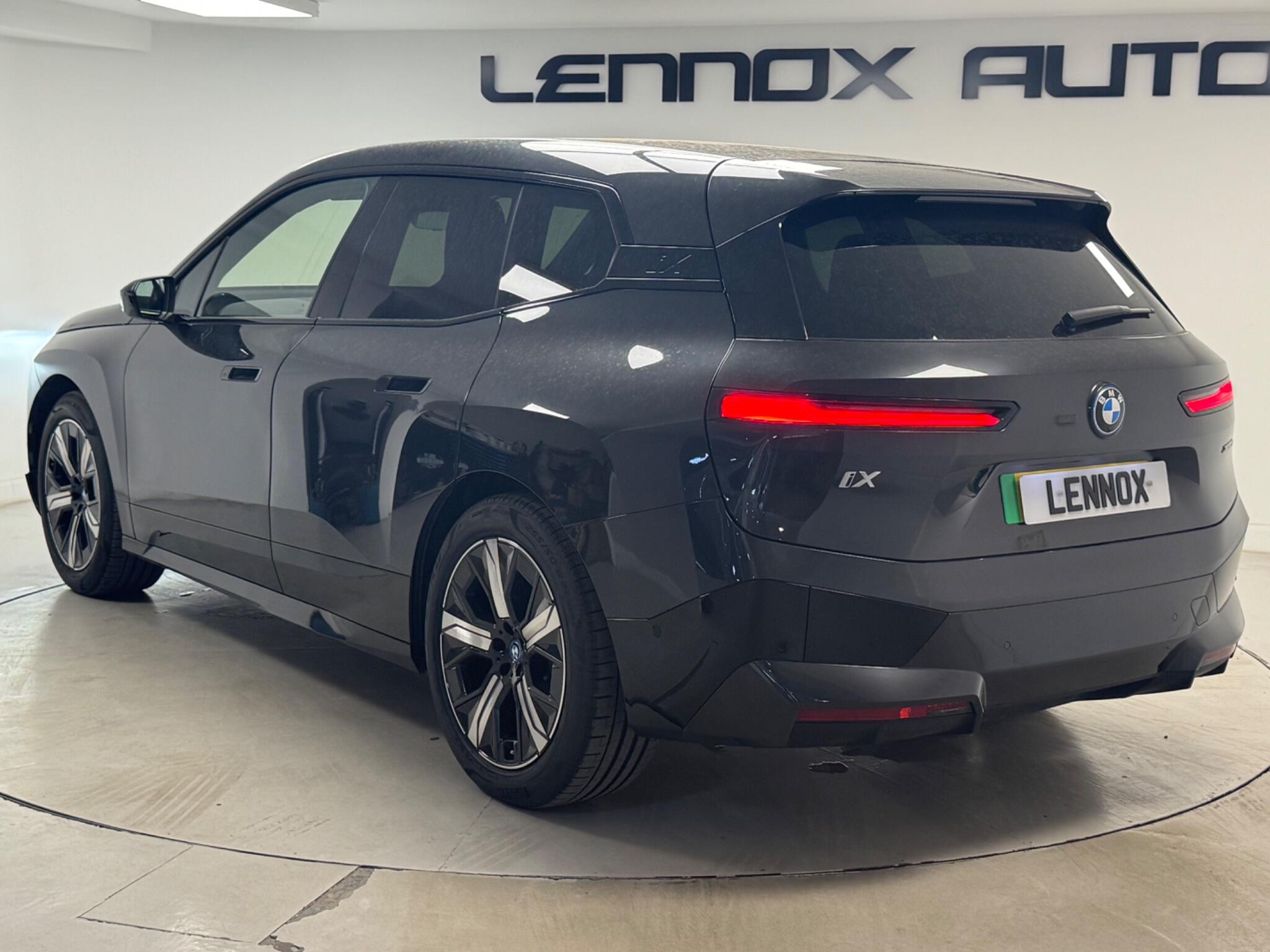 BMW Ix view 4