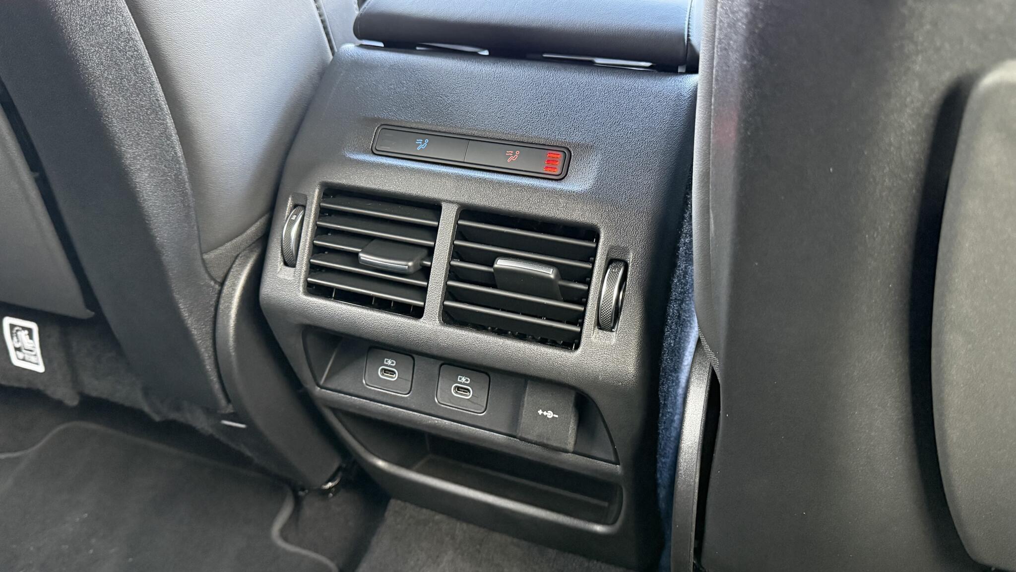 Land Rover Discovery Sport view 18