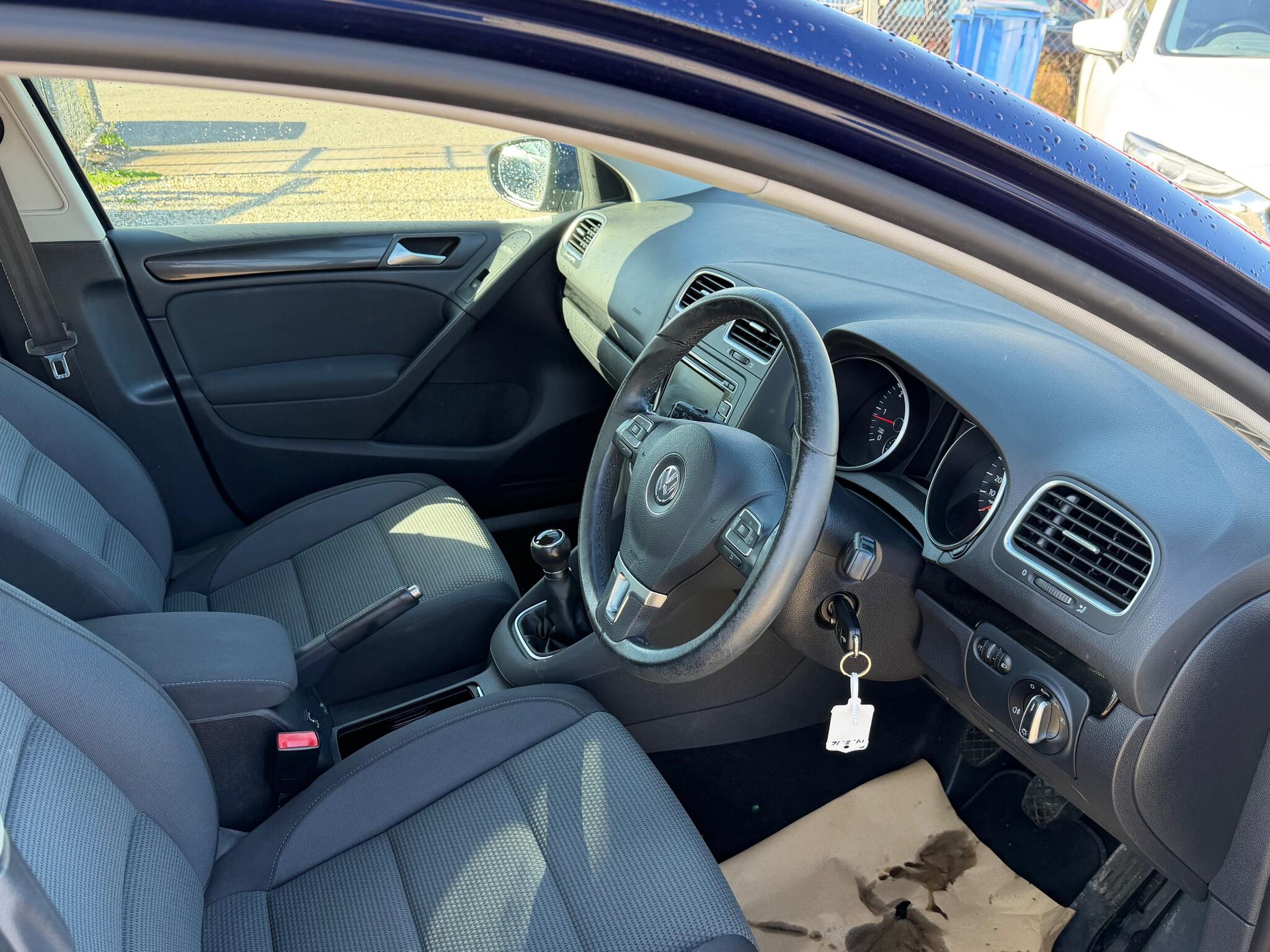 Volkswagen Golf view 3
