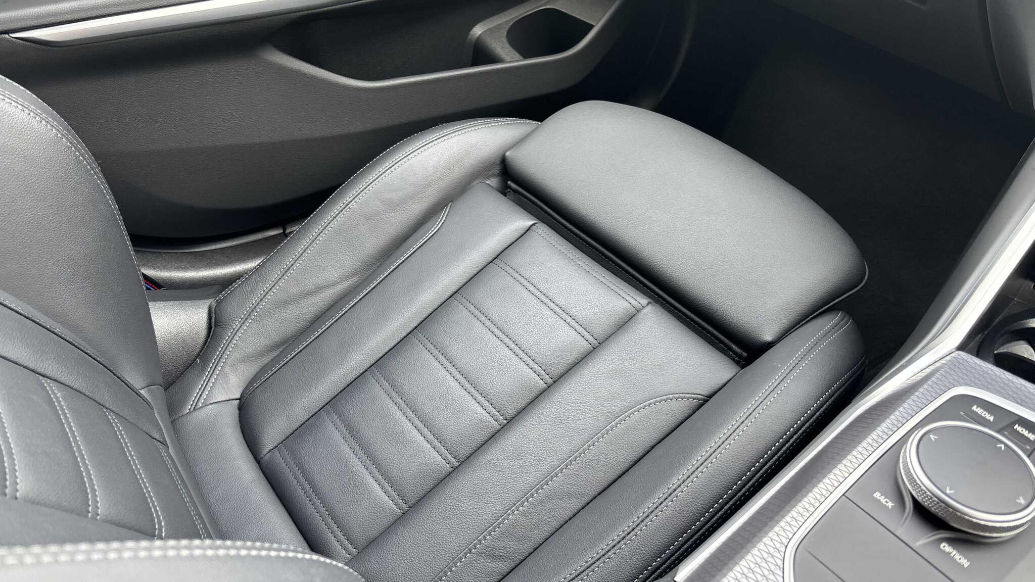 BMW 3 Series view 26