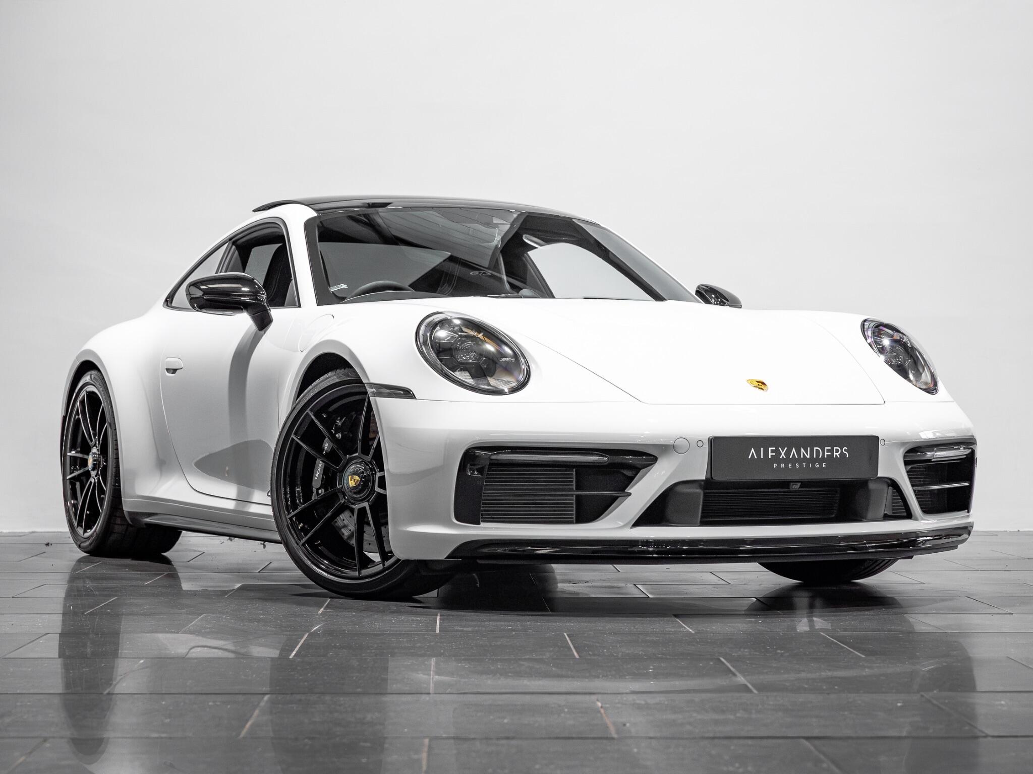 Porsche 911 view 6