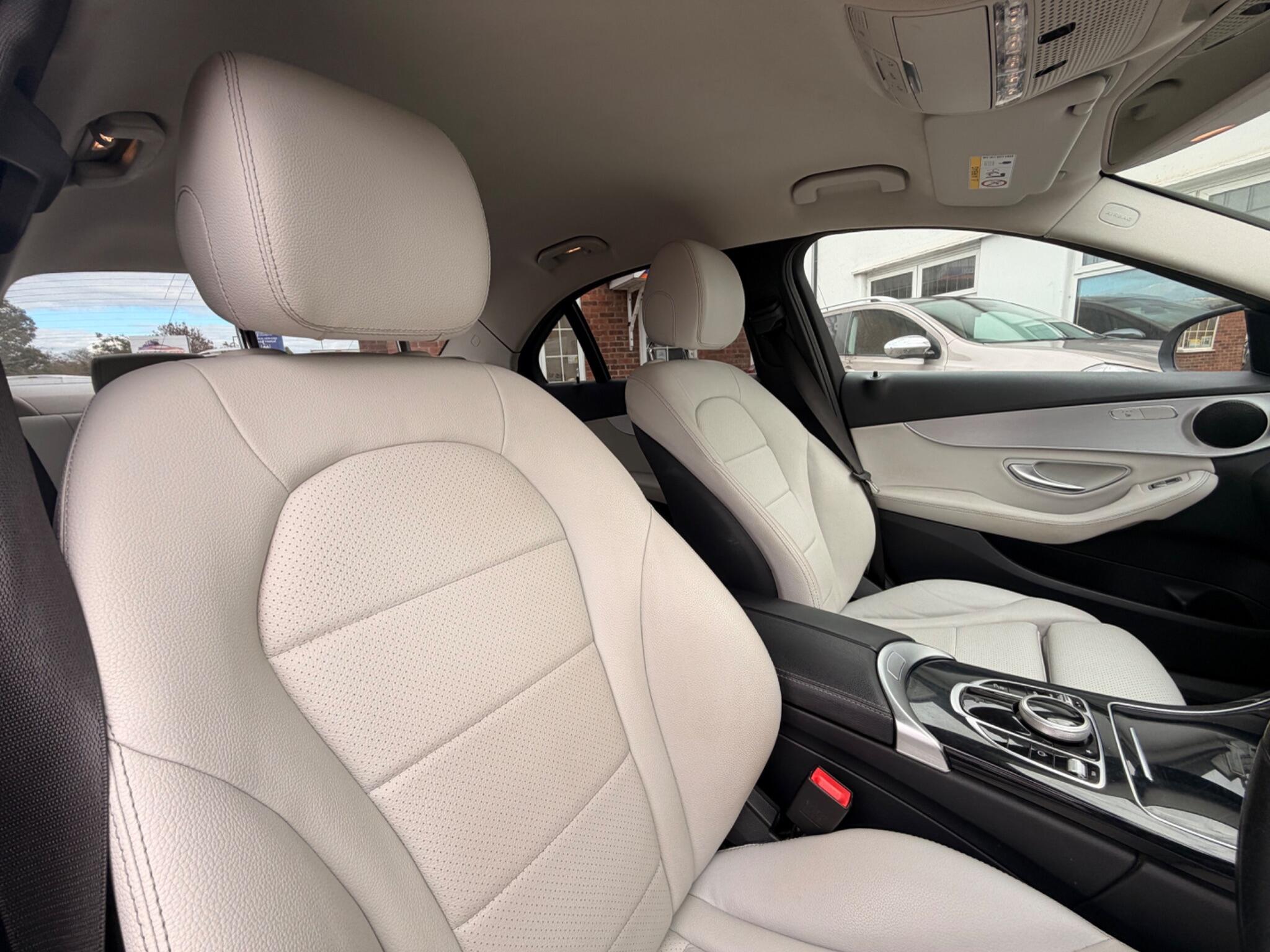 Mercedes-Benz C-Class view 23