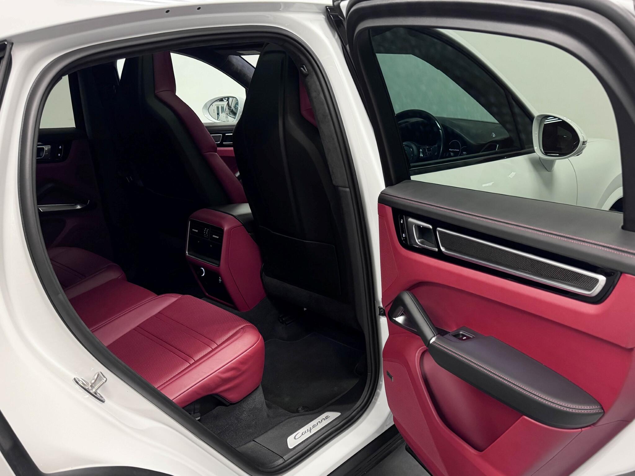 Porsche Cayenne view 29