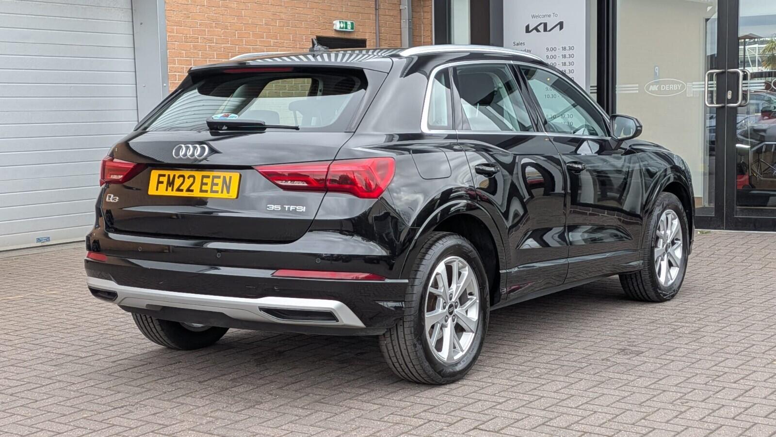 Audi Q3 view 9