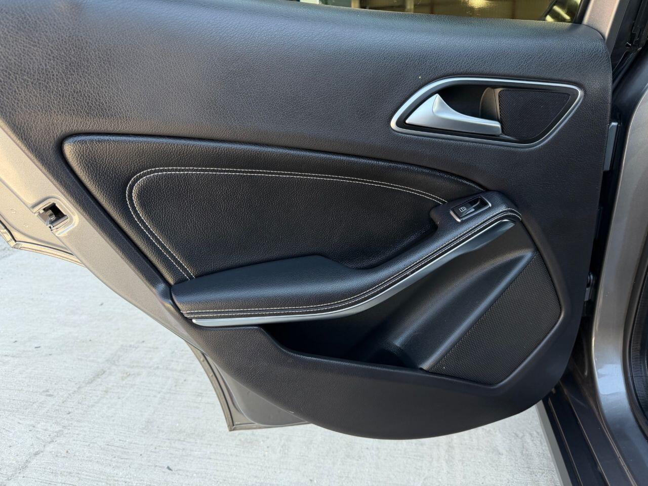 Mercedes-Benz Gla view 20