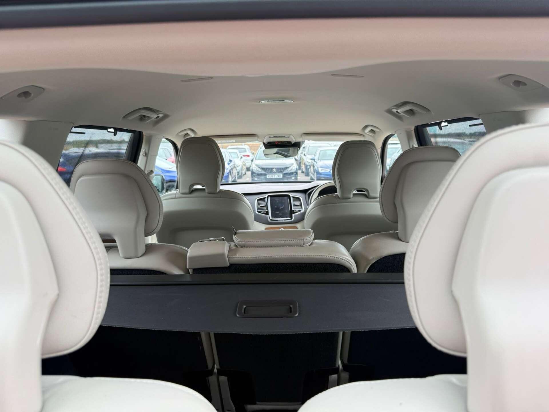 Volvo XC90 view 42