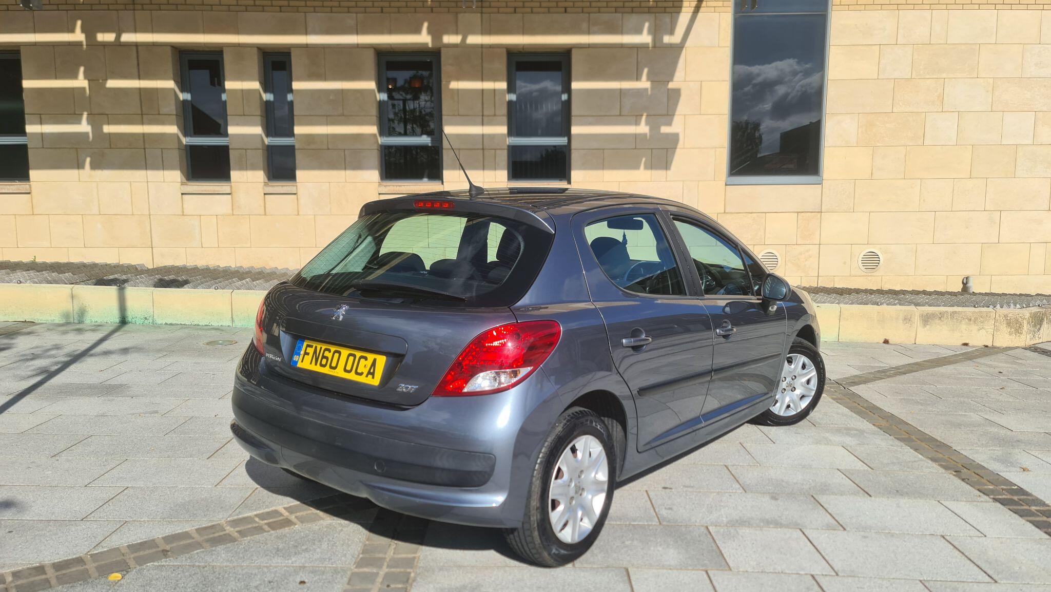 Peugeot 207 view 9
