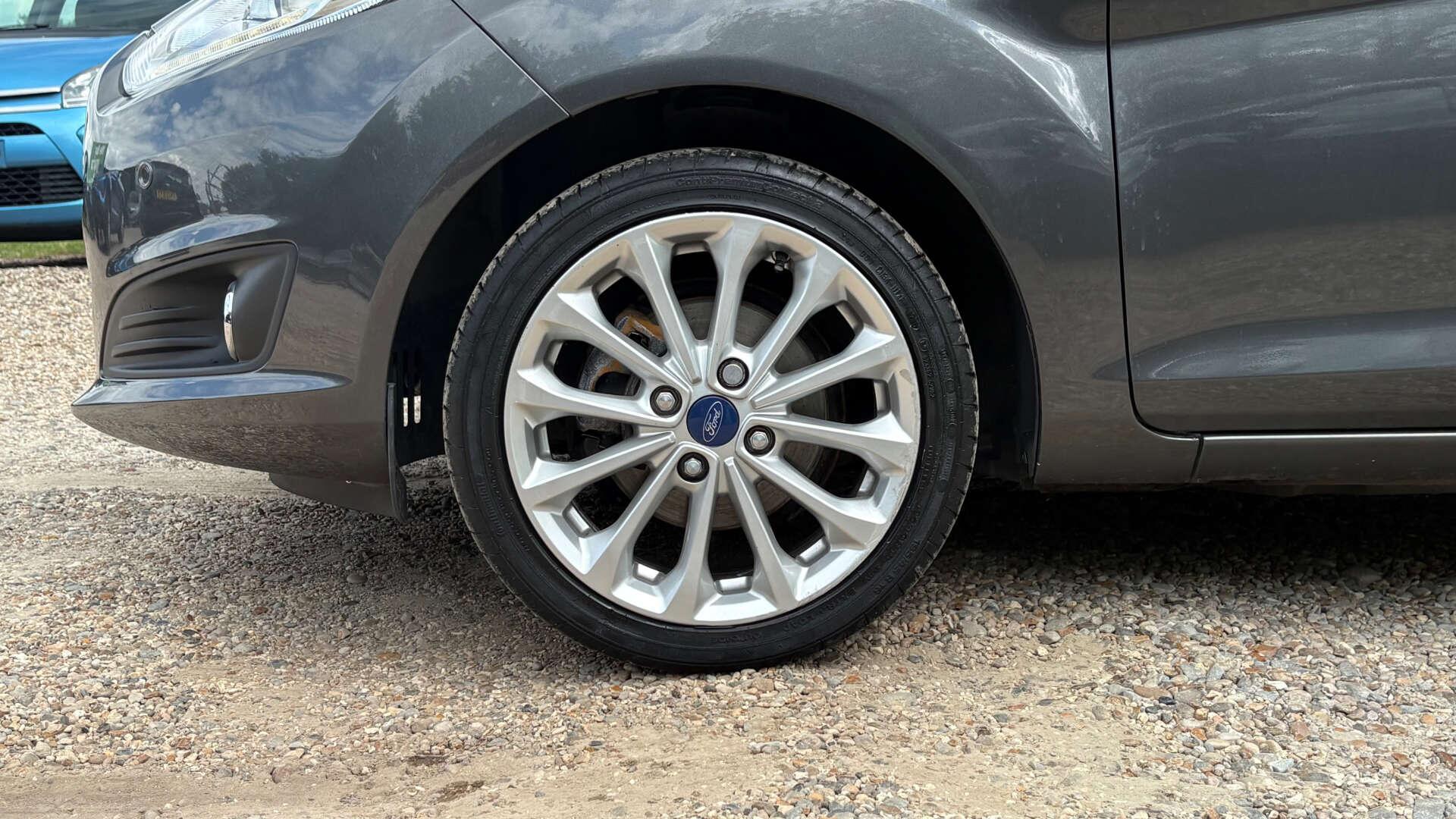 Ford Fiesta view 35