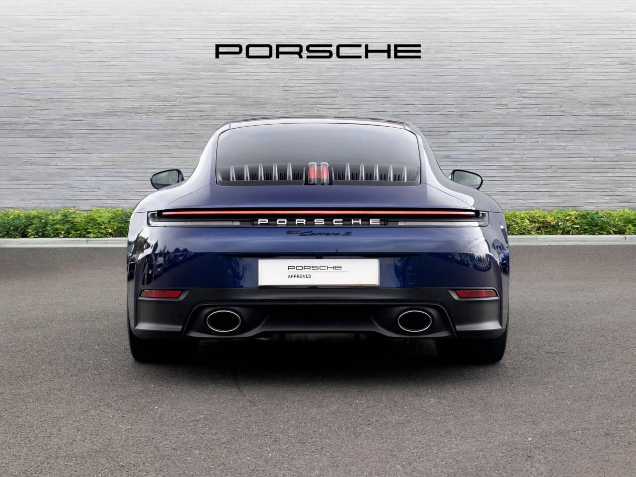 Porsche 911 view 10
