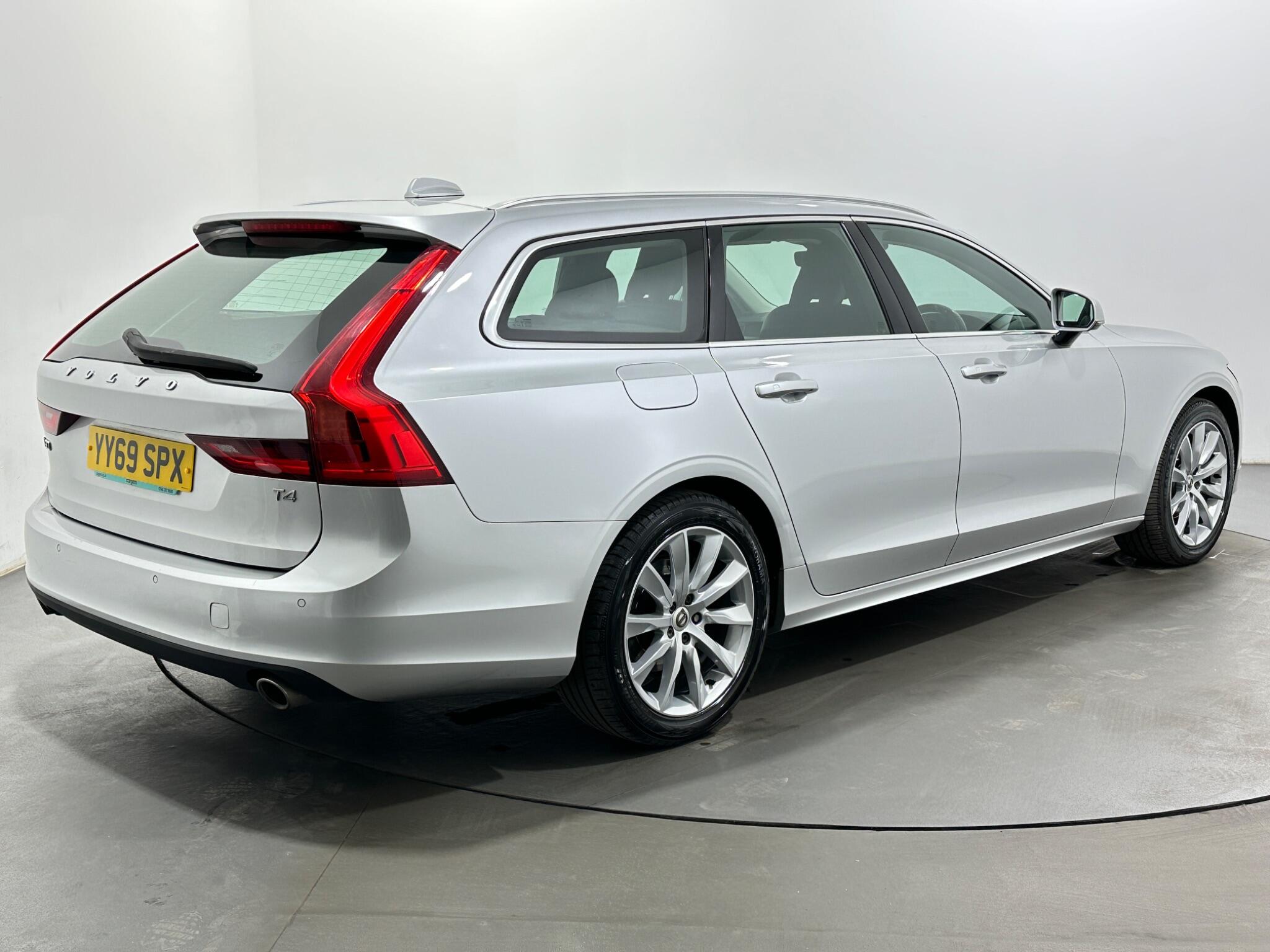 Volvo V90 view 8