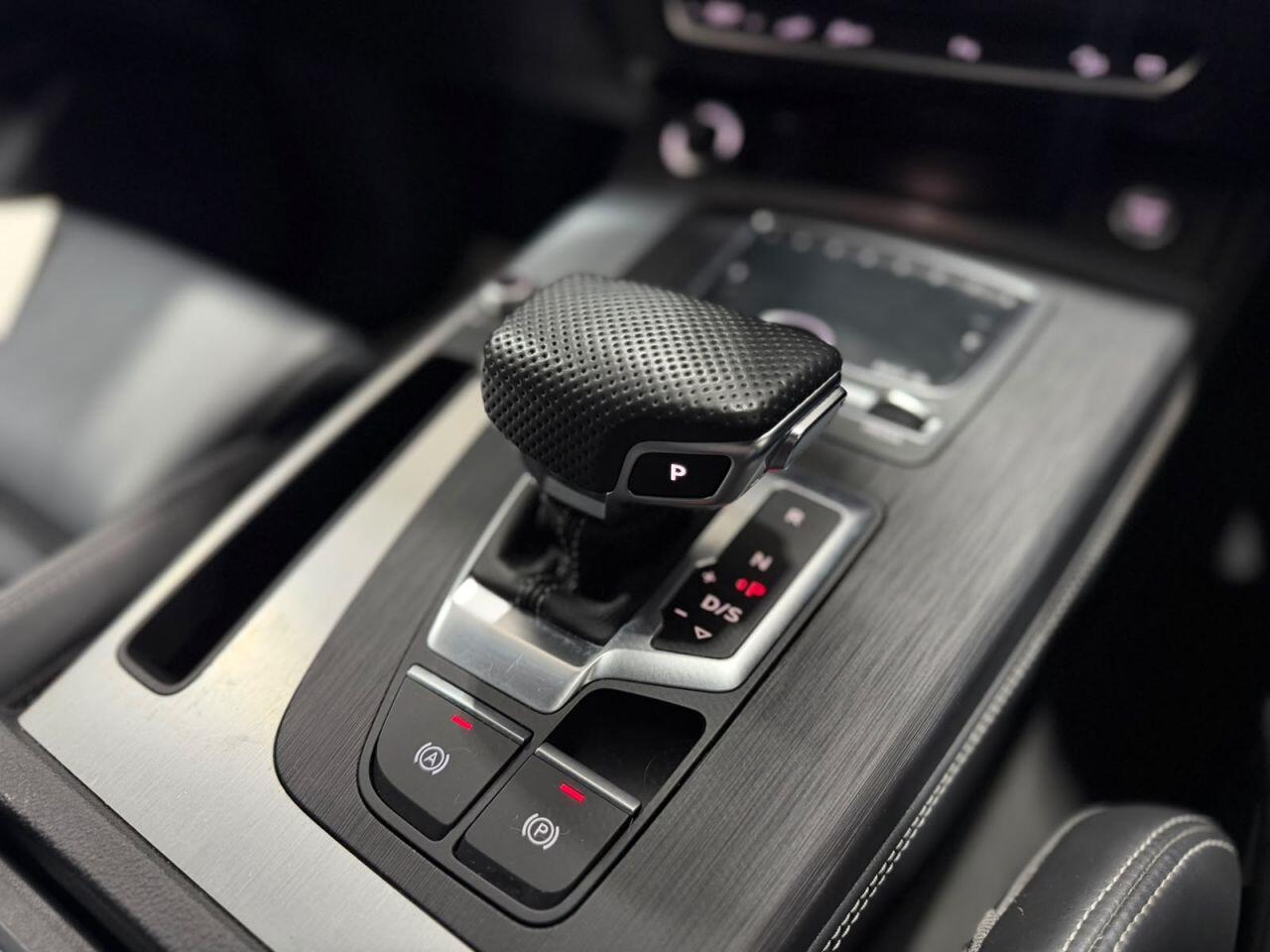 Audi Q5 view 25