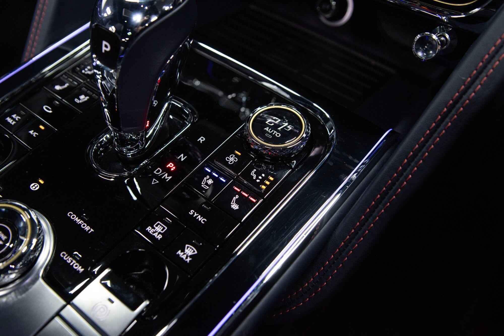 Bentley Flying Spur view 38