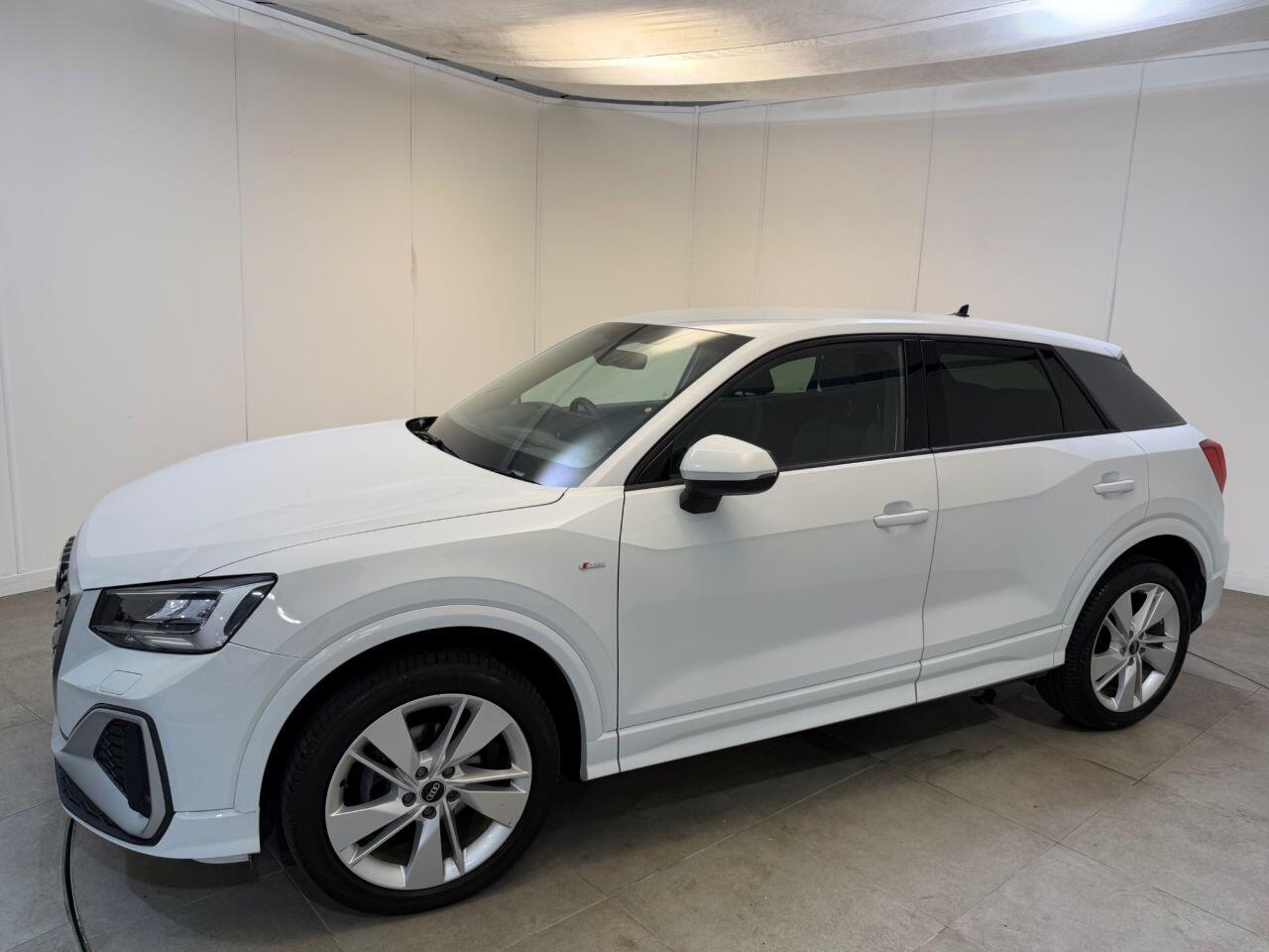 Audi Q2 view 10