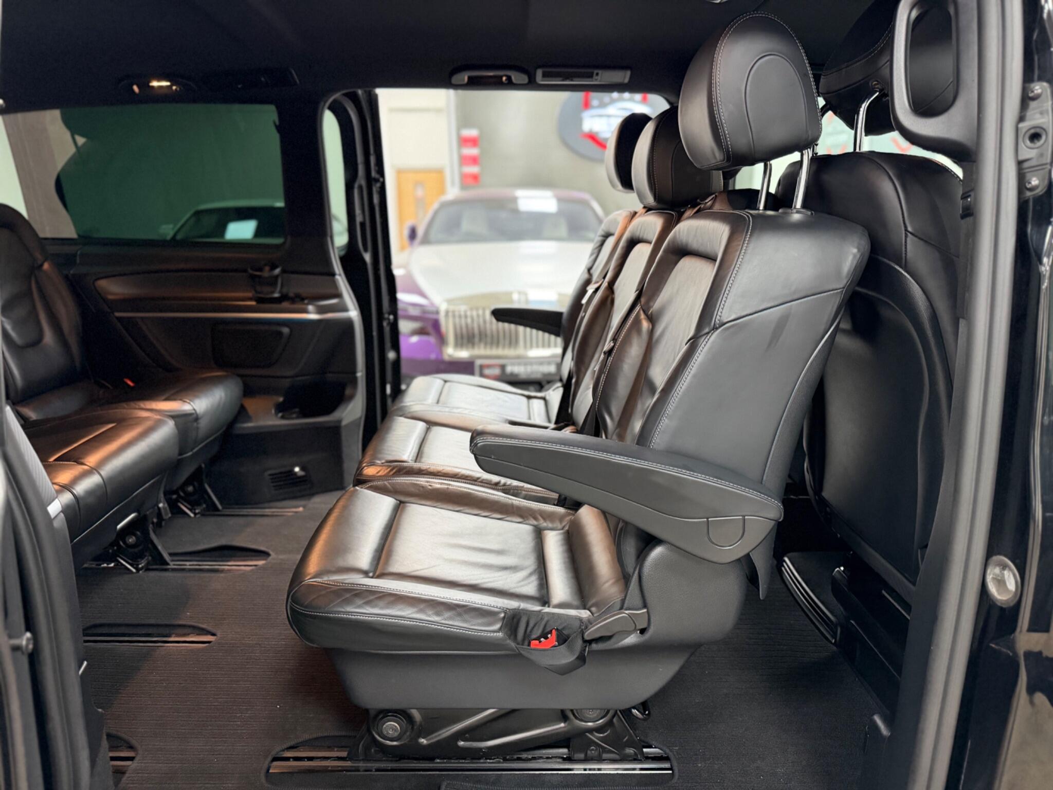 Mercedes-Benz V-Class view 14