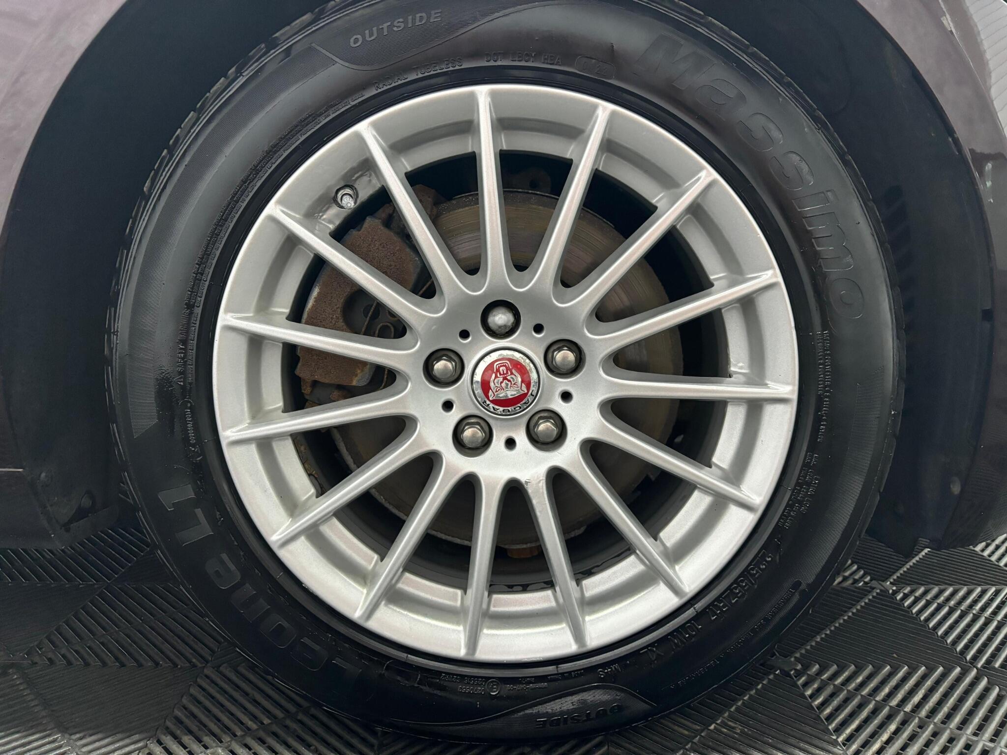 Jaguar XF view 28