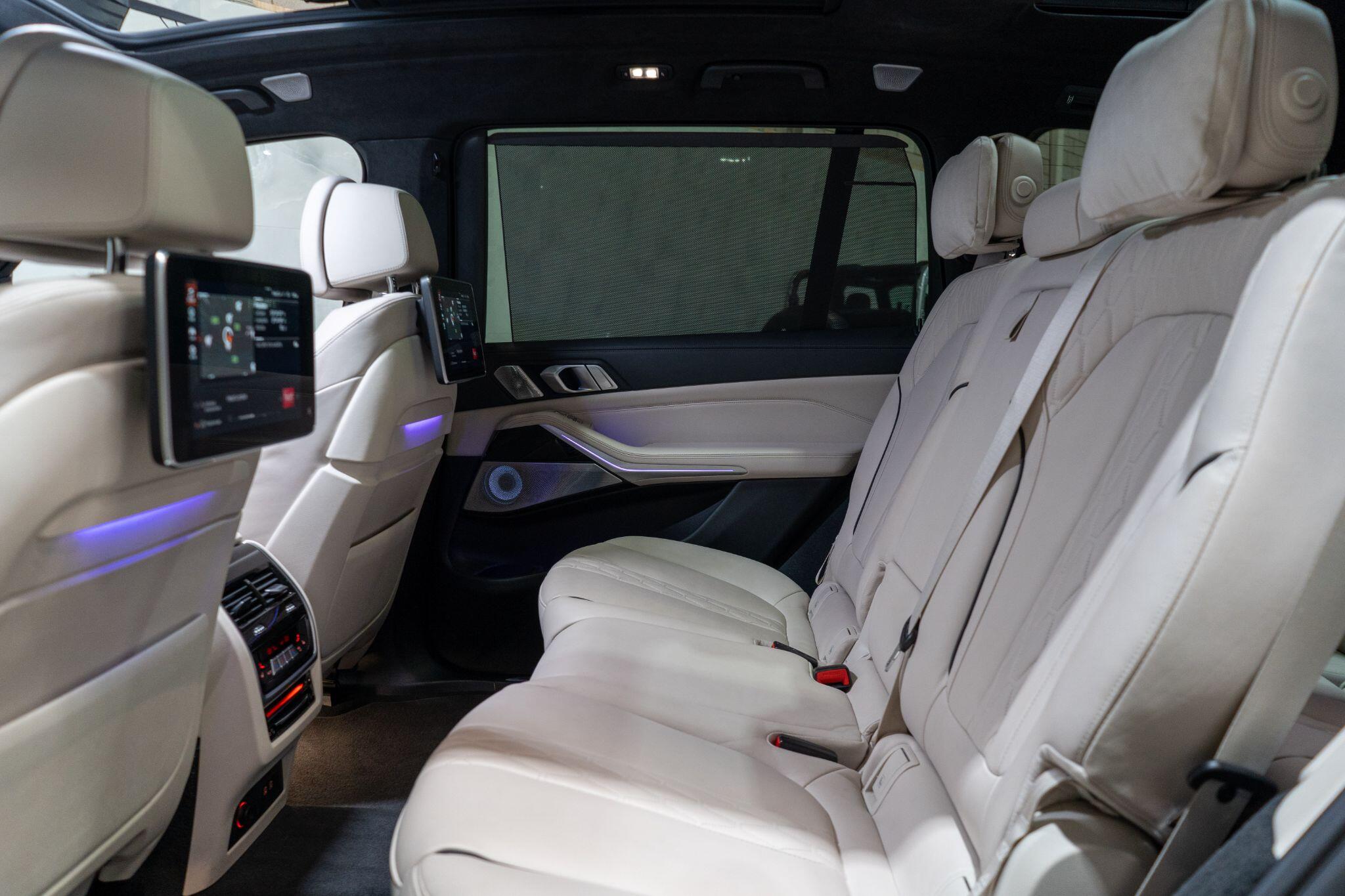 BMW X7 view 15
