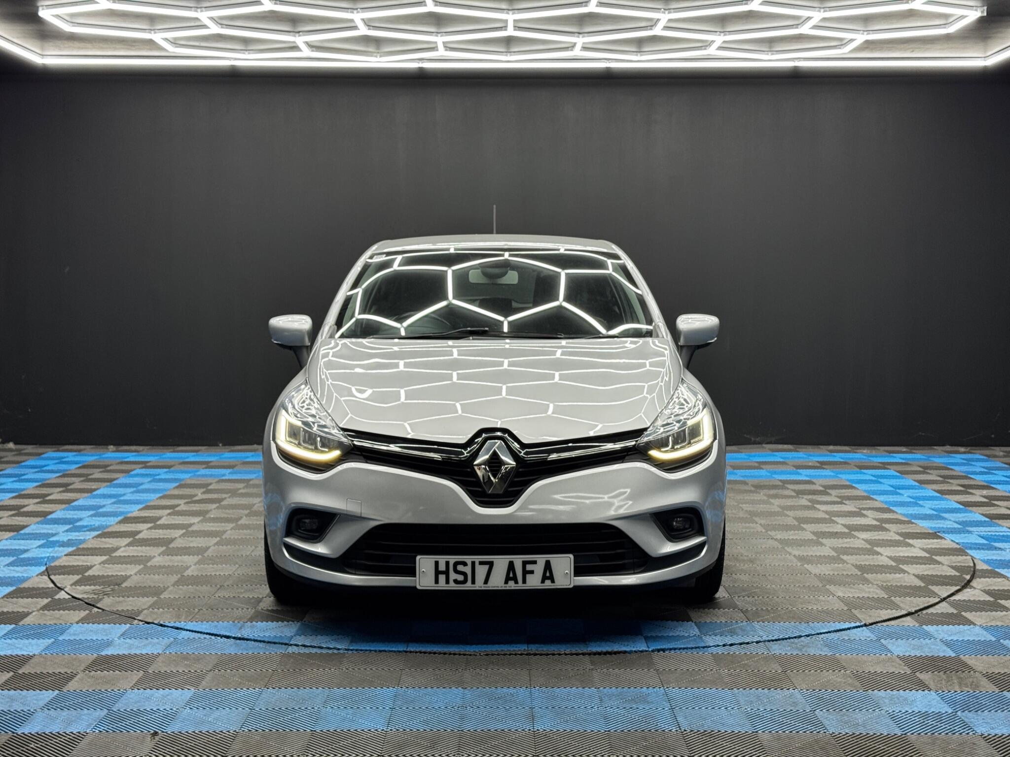 Renault Clio view 2