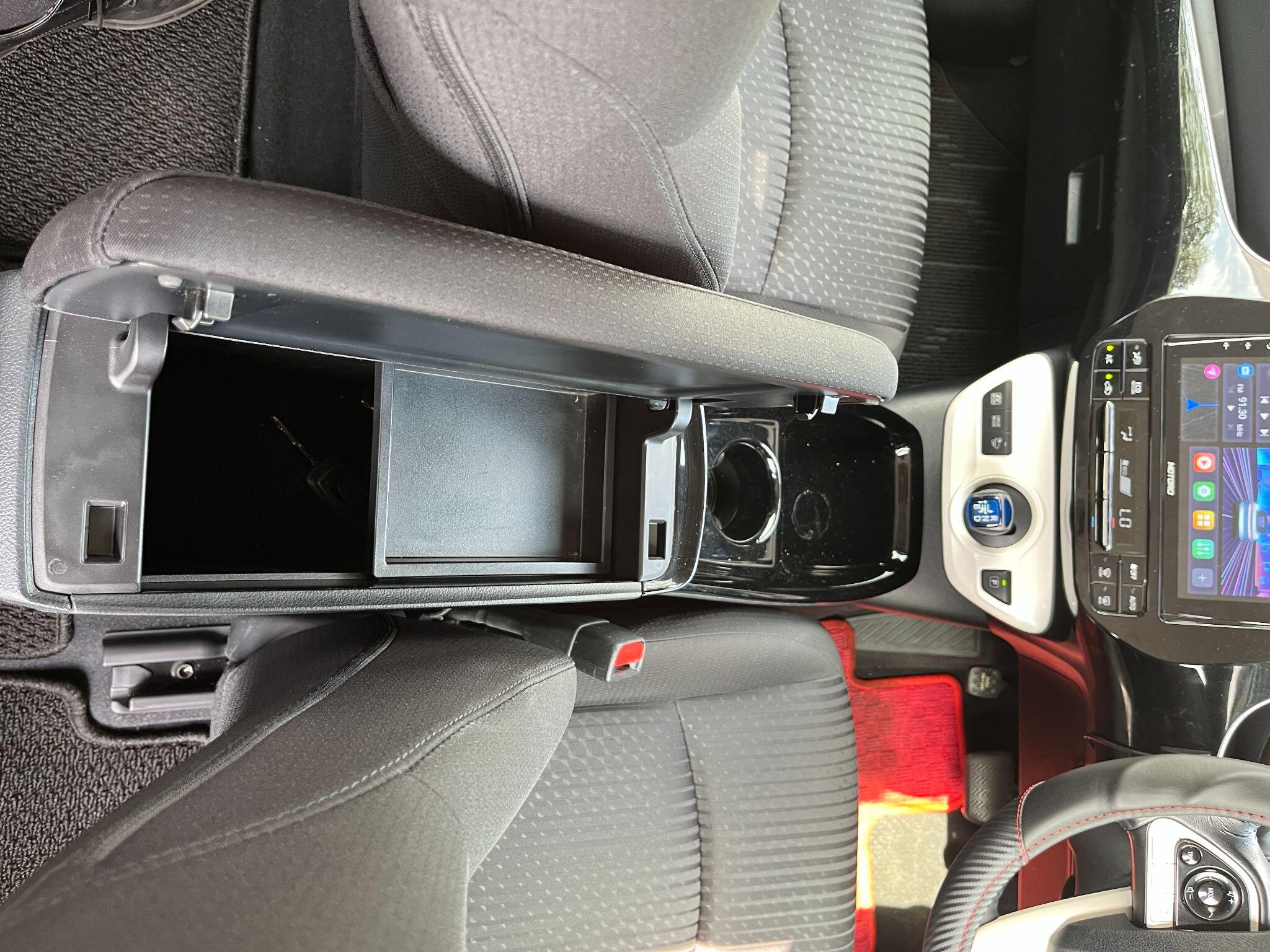 Toyota Prius view 34