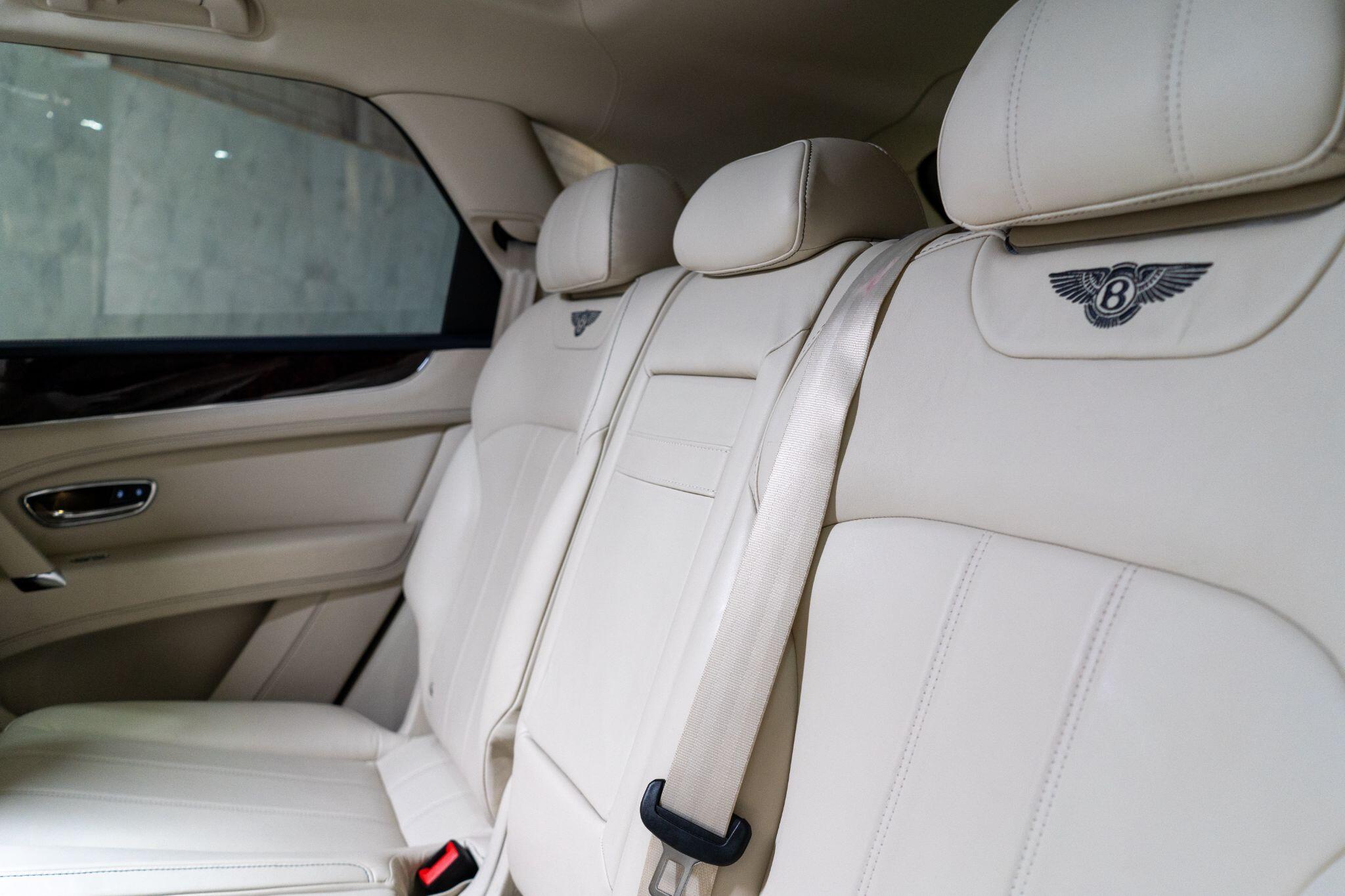 Bentley Bentayga view 18