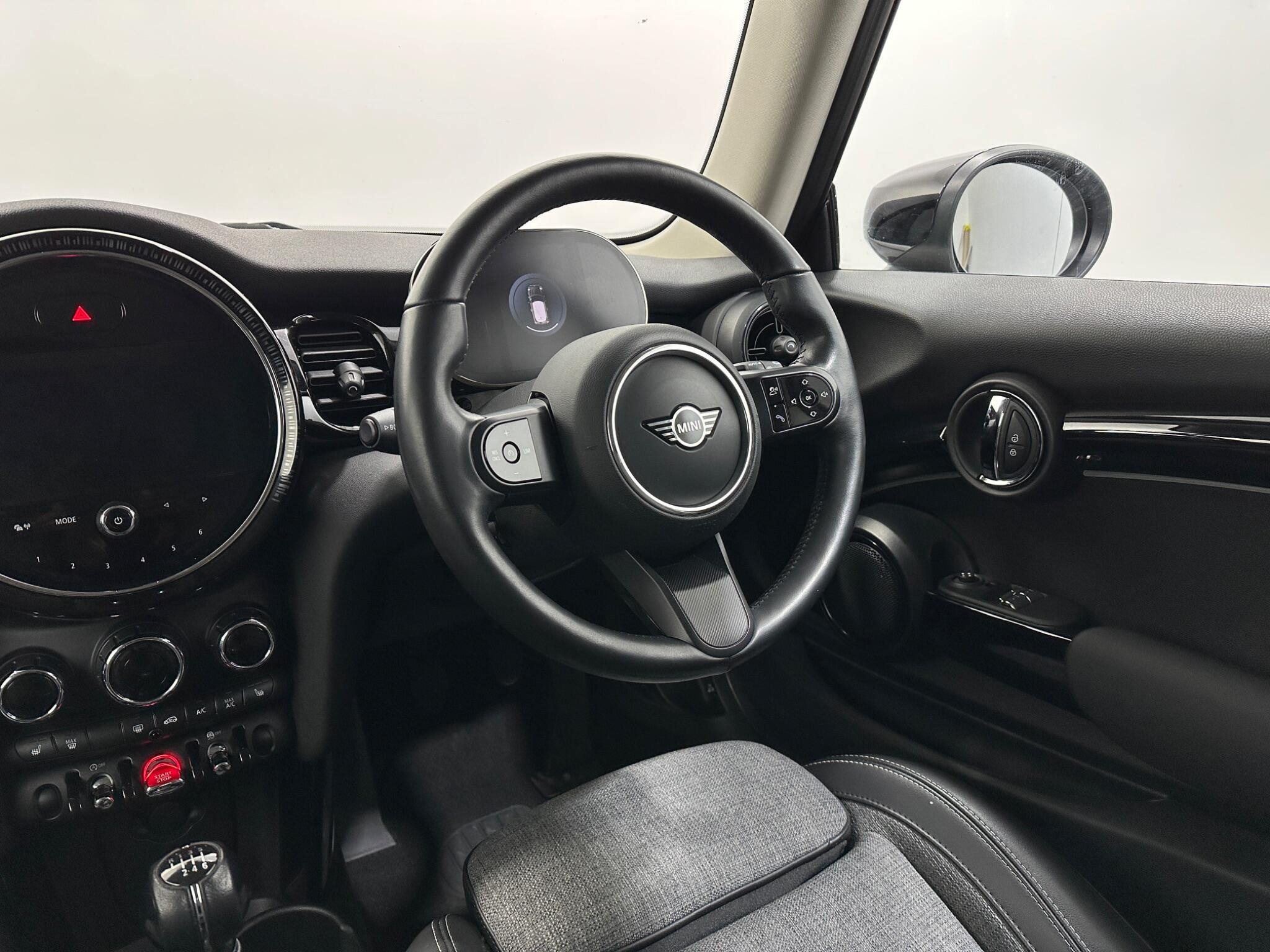 Mini Hatch view 11