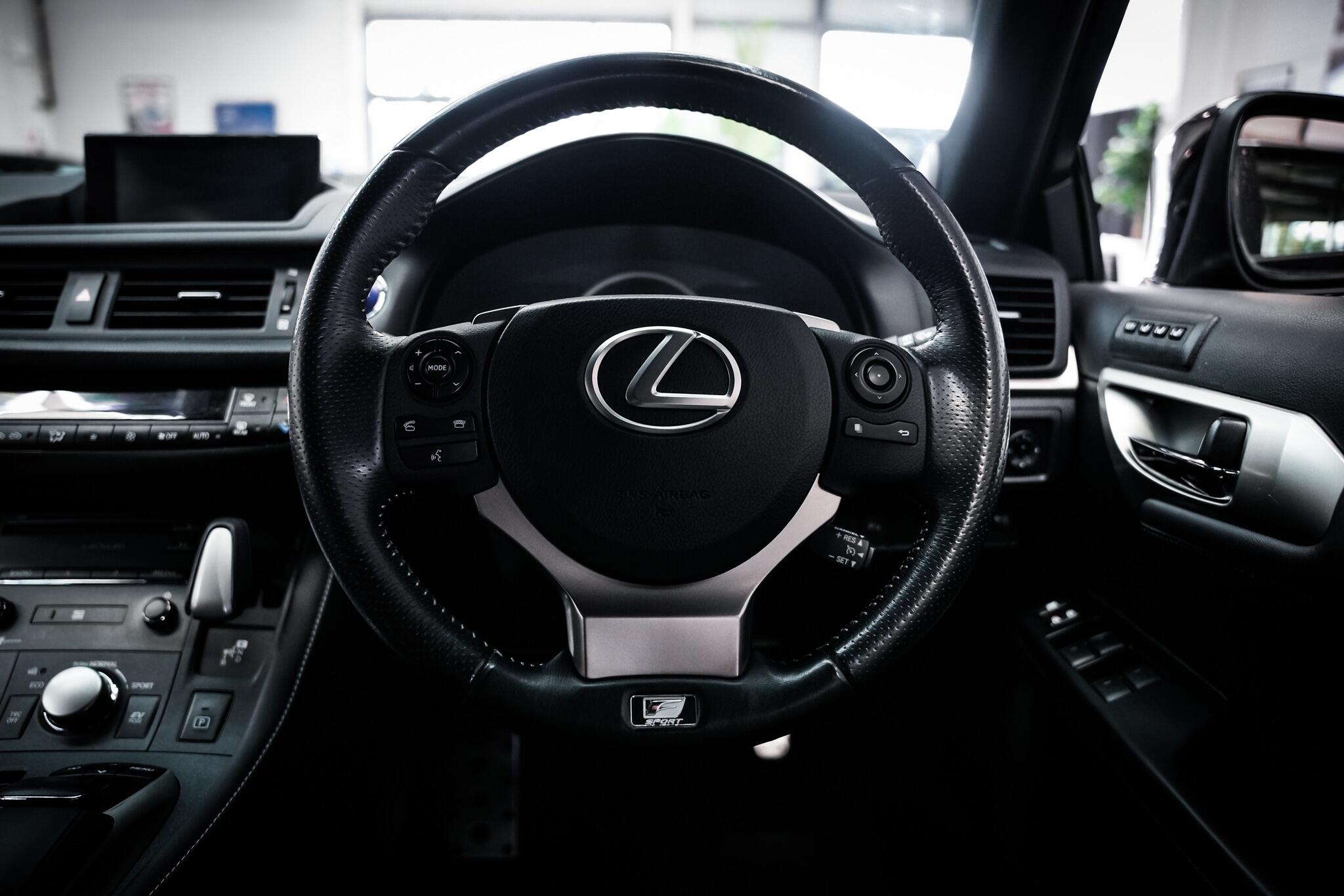 Lexus CT view 19