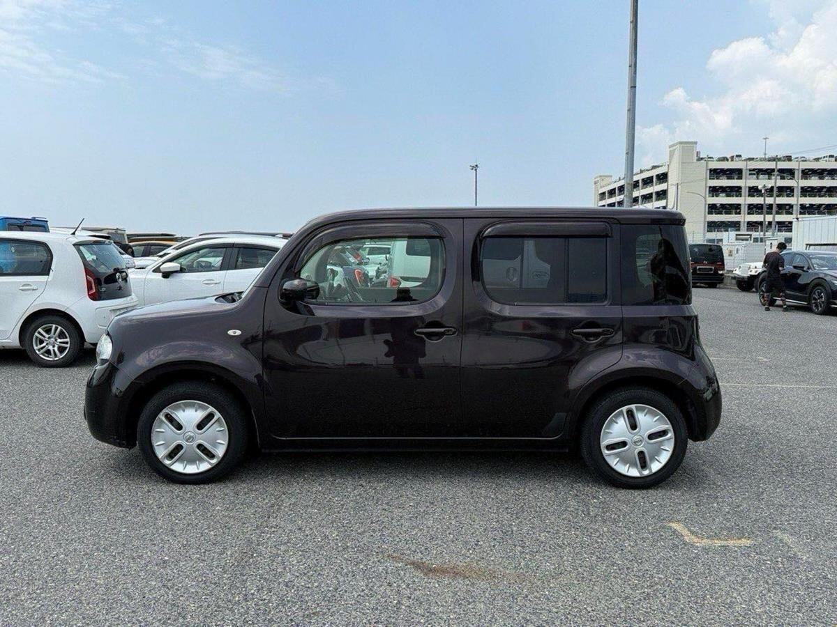 Nissan Cube view 6
