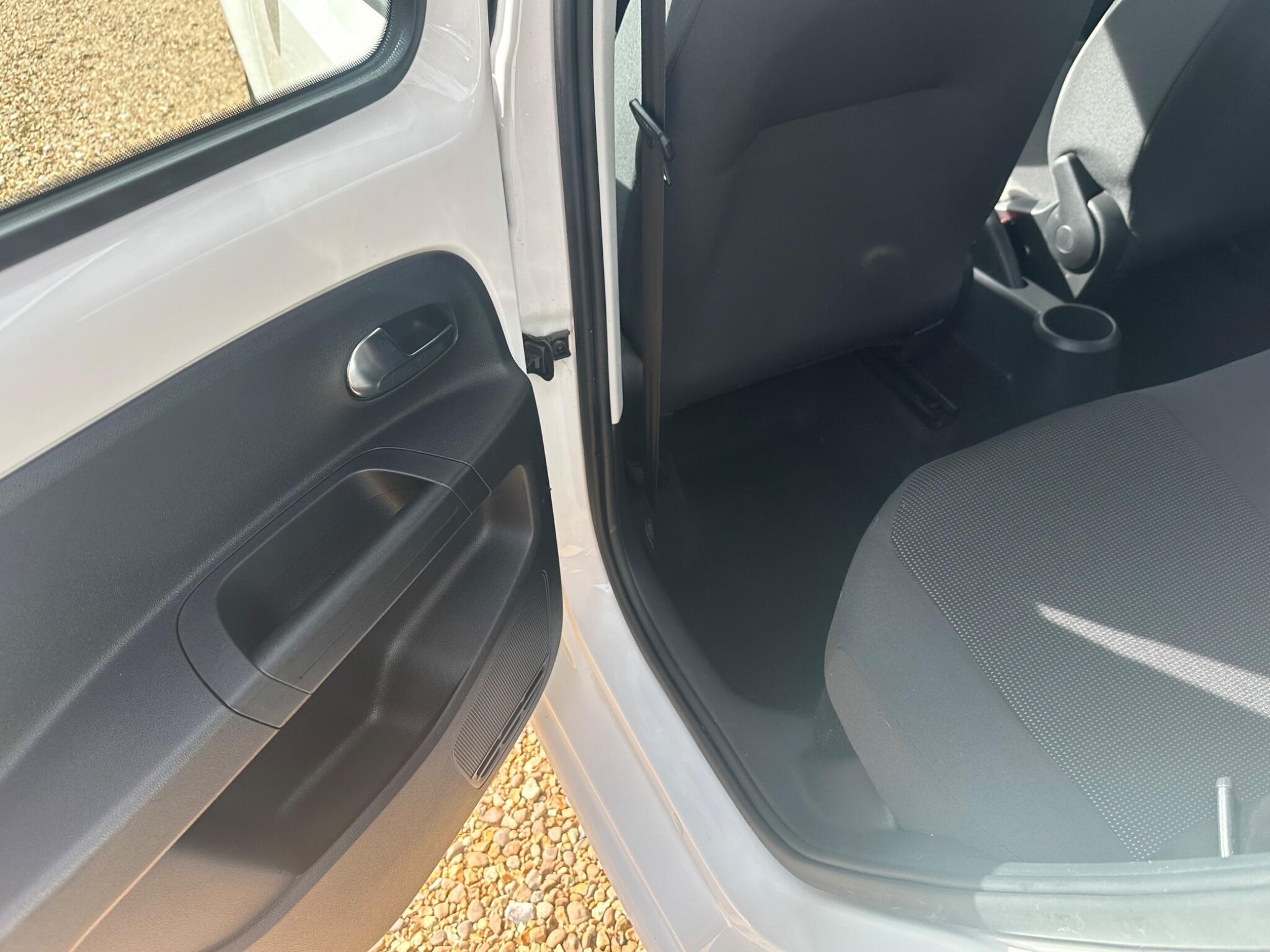 Volkswagen up! view 36