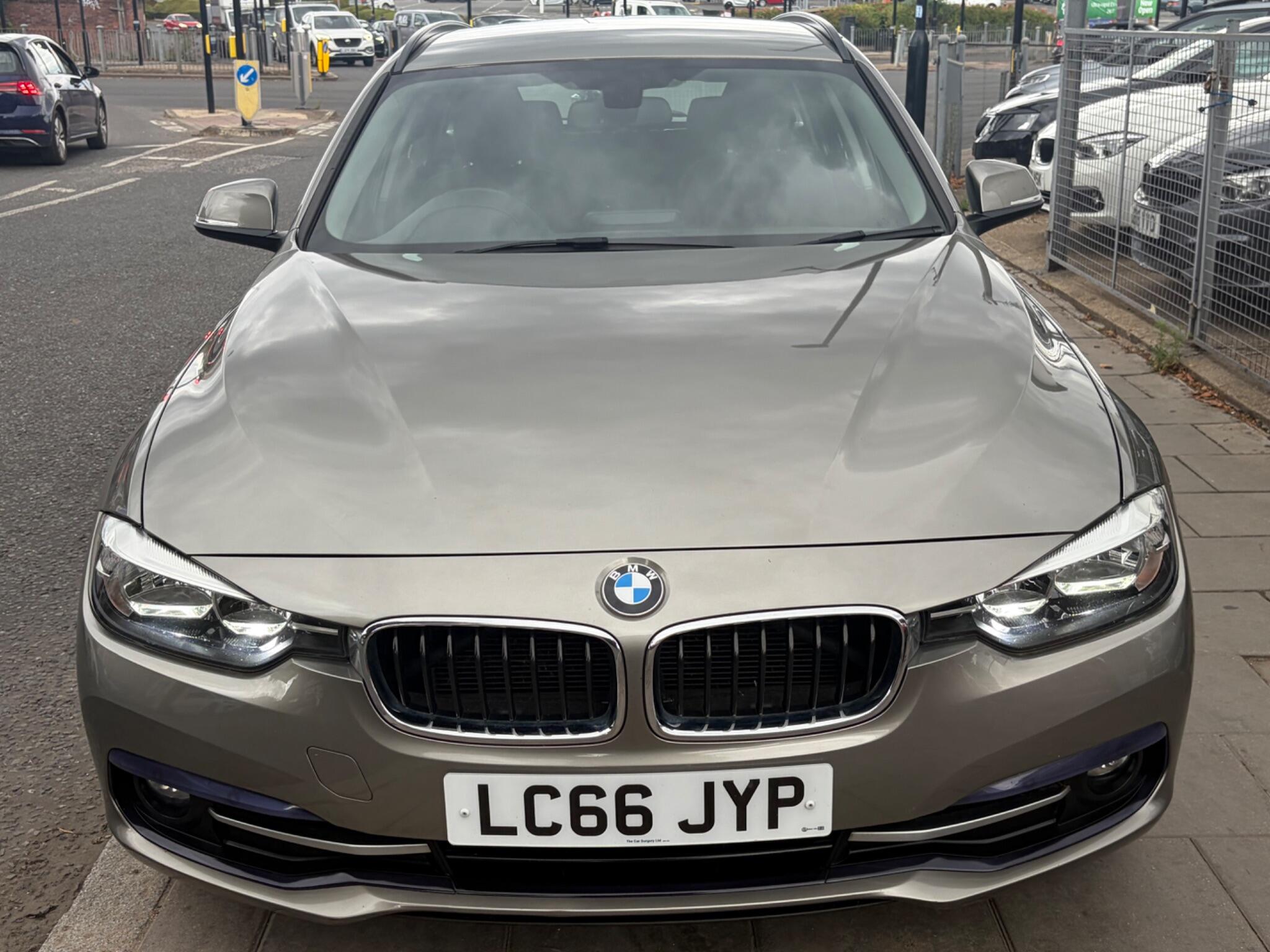 BMW 3 Series view 9