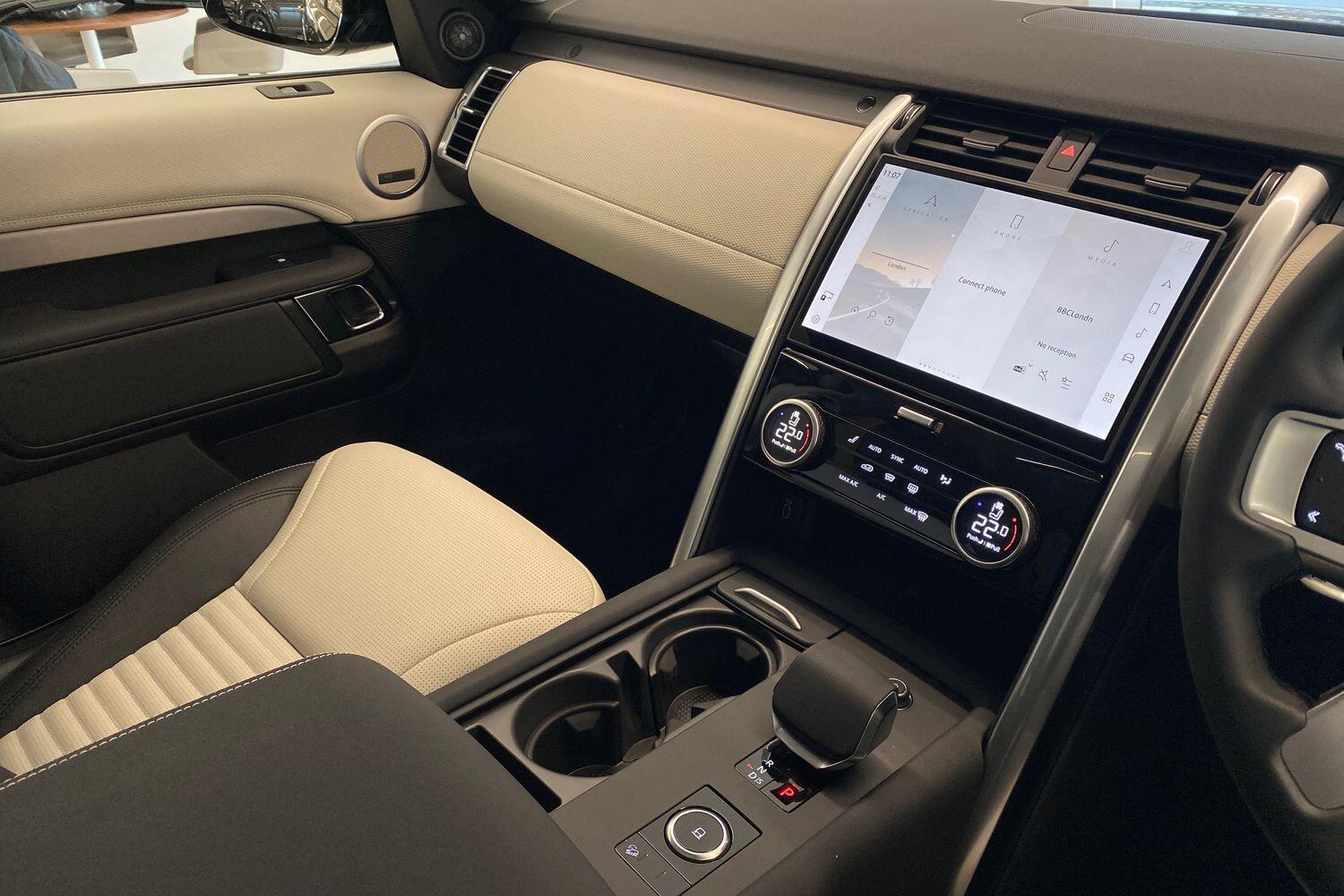 Land Rover Discovery view 14