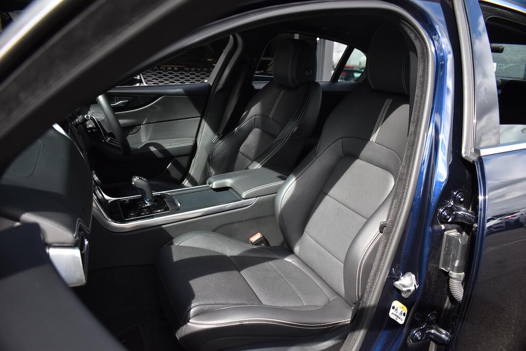 Jaguar Xe view 12