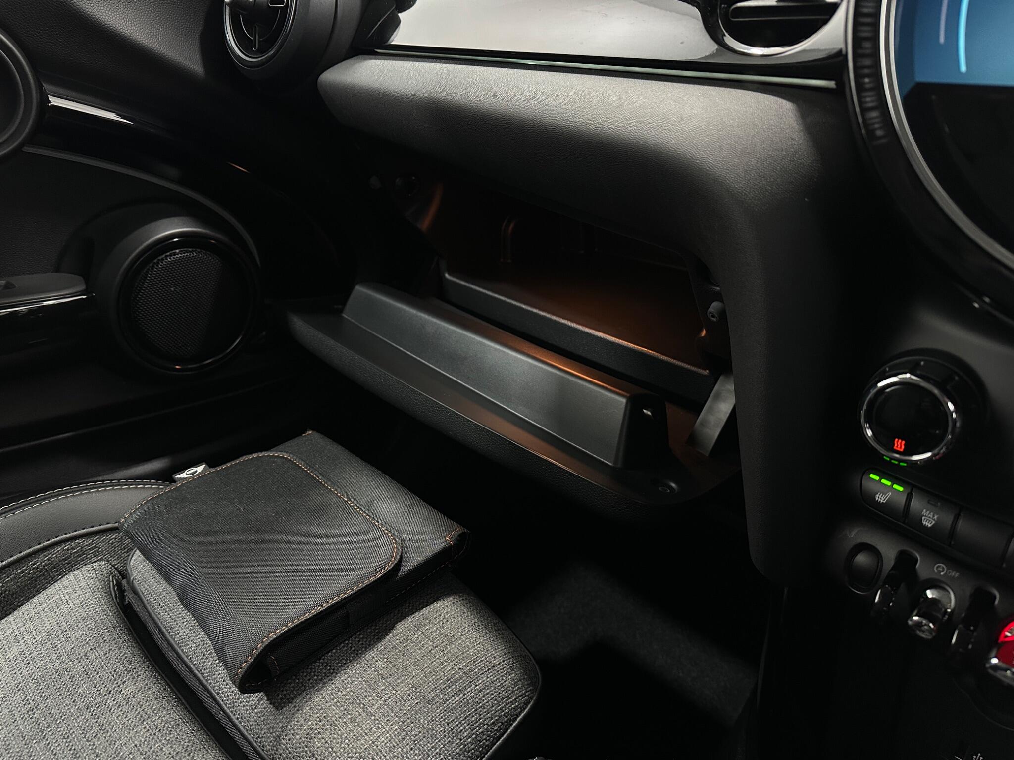 Mini Hatch view 29