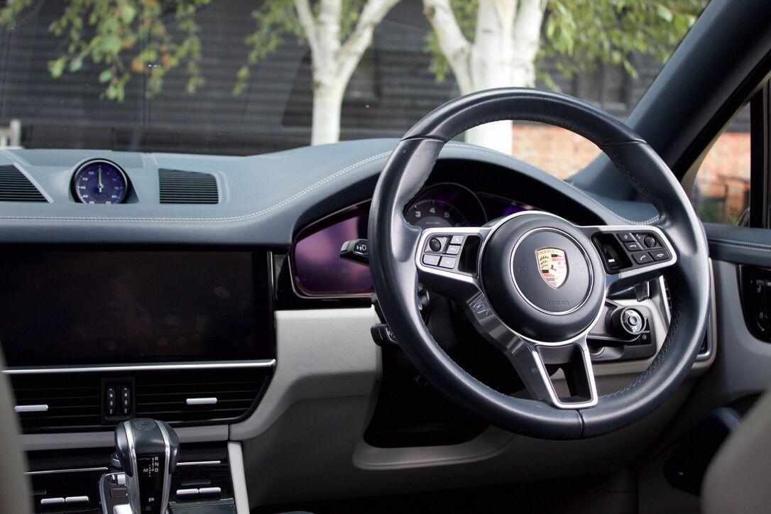 Porsche Cayenne view 10