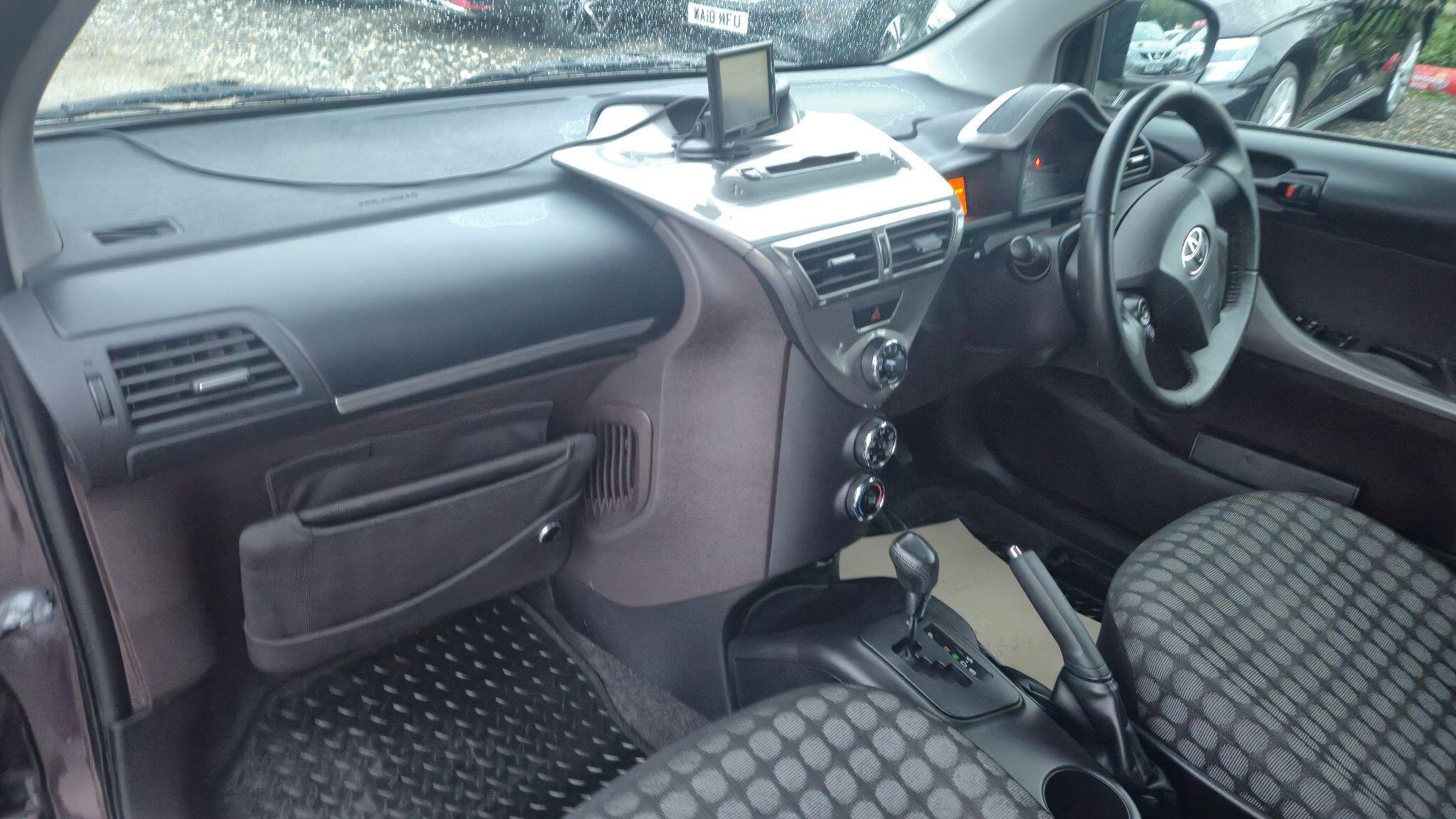 Toyota Iq view 13