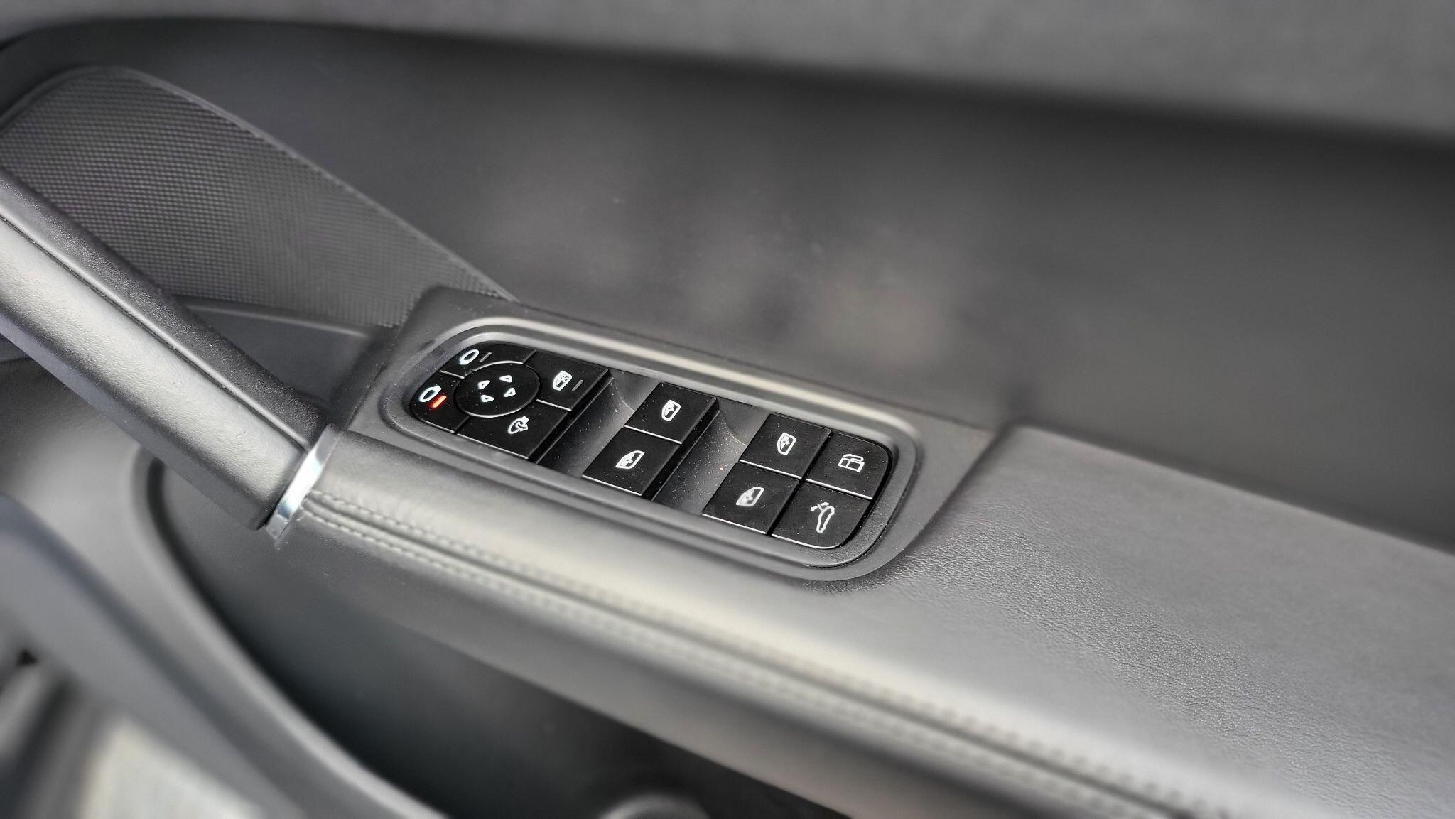 Porsche Cayenne view 22