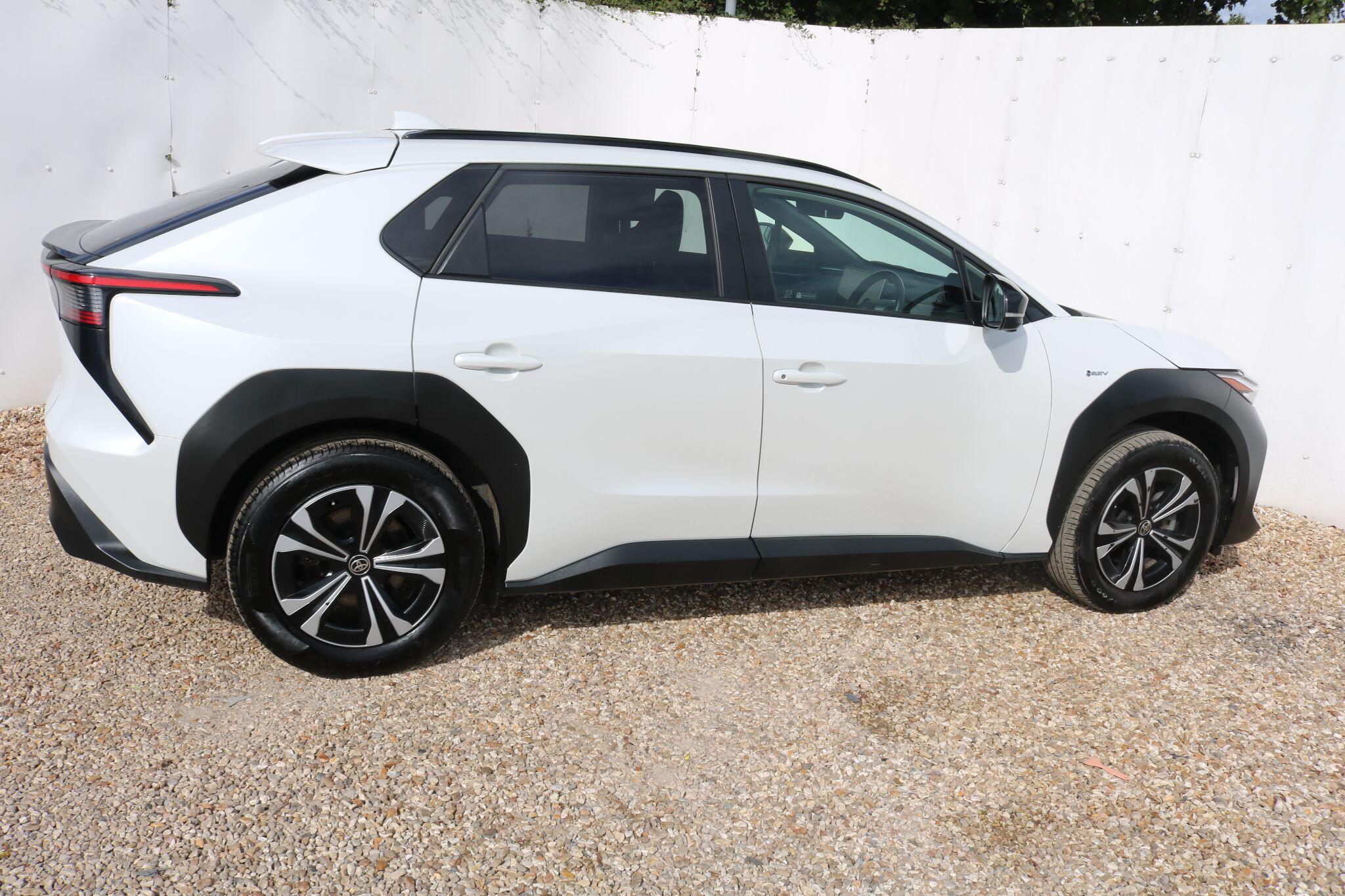 Toyota bZ4X view 4