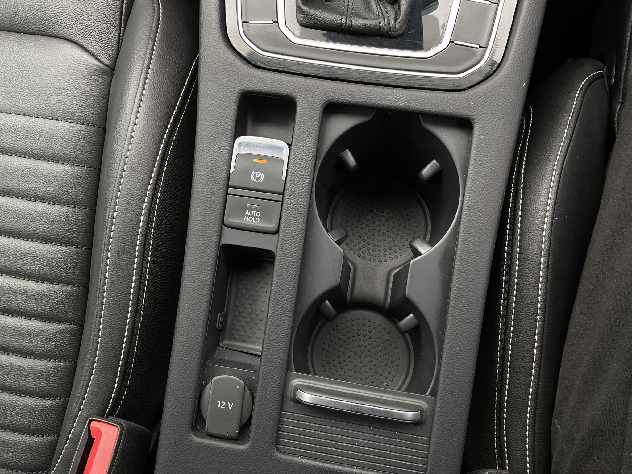 Volkswagen Passat view 11