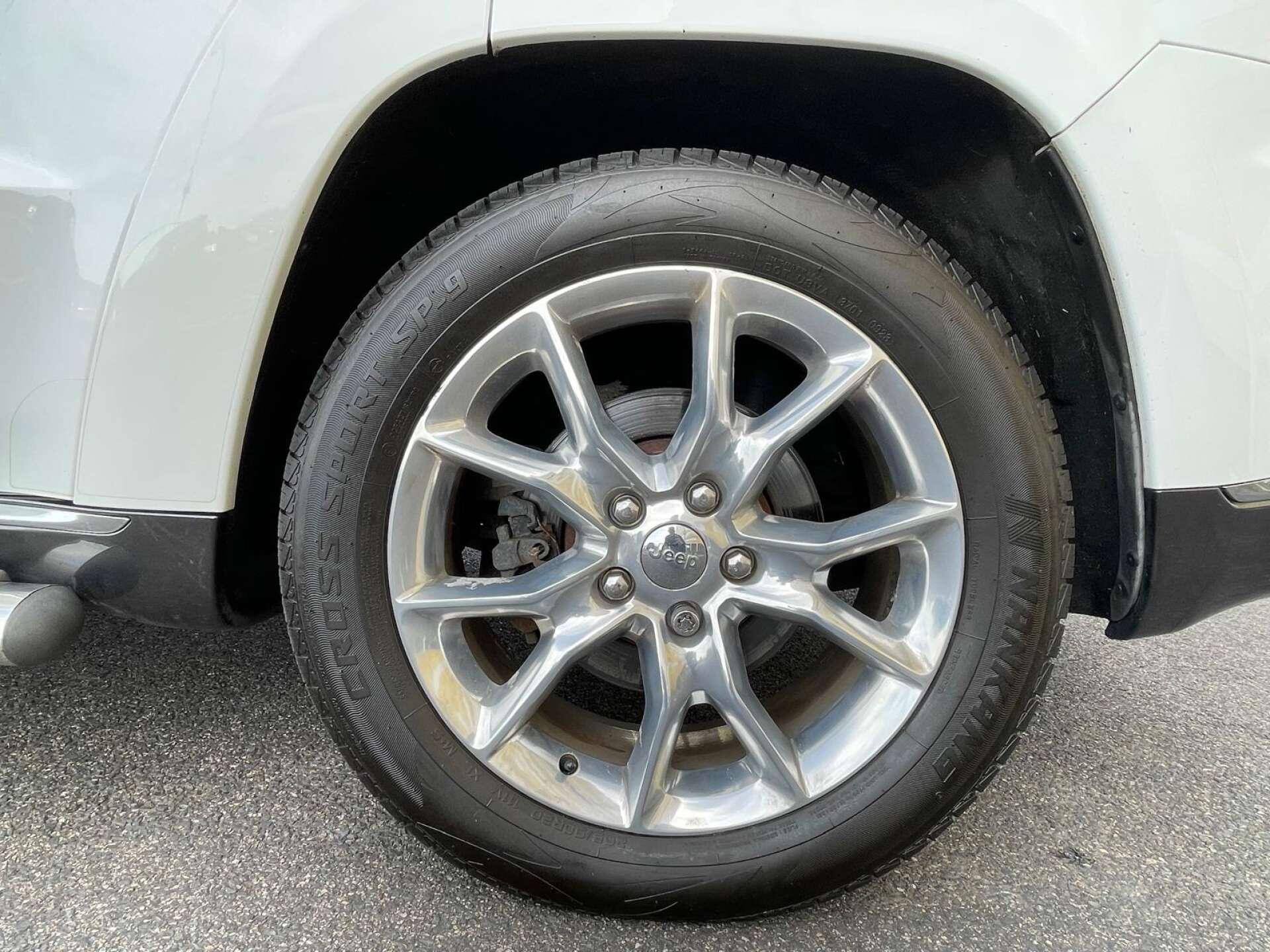 Jeep Grand Cherokee view 19