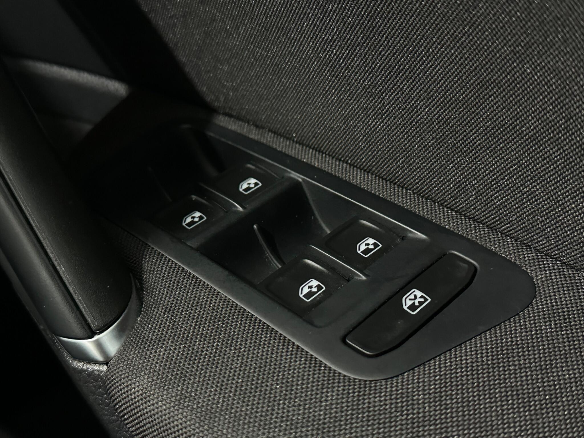 Volkswagen Golf view 19