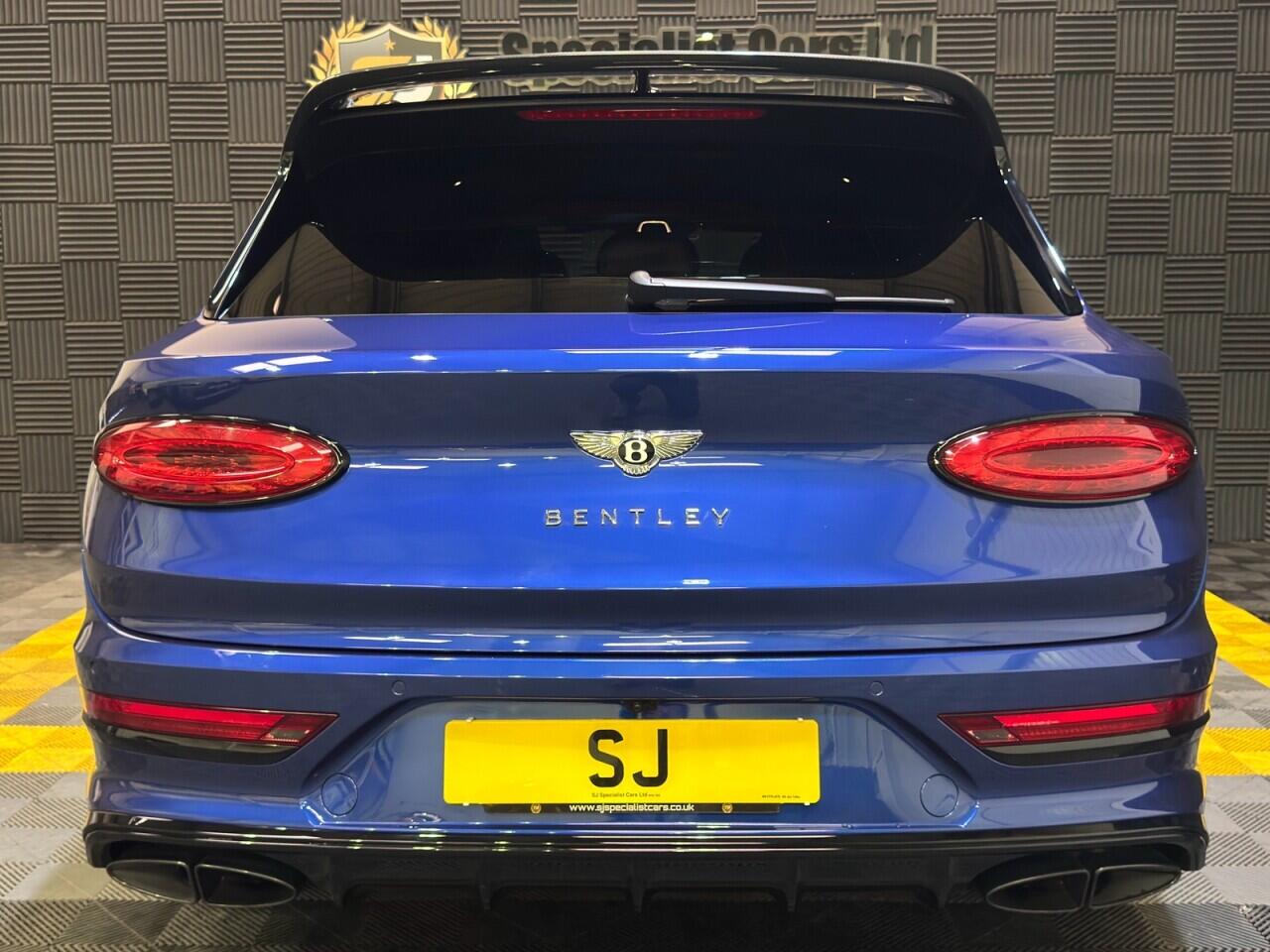 Bentley Bentayga view 3