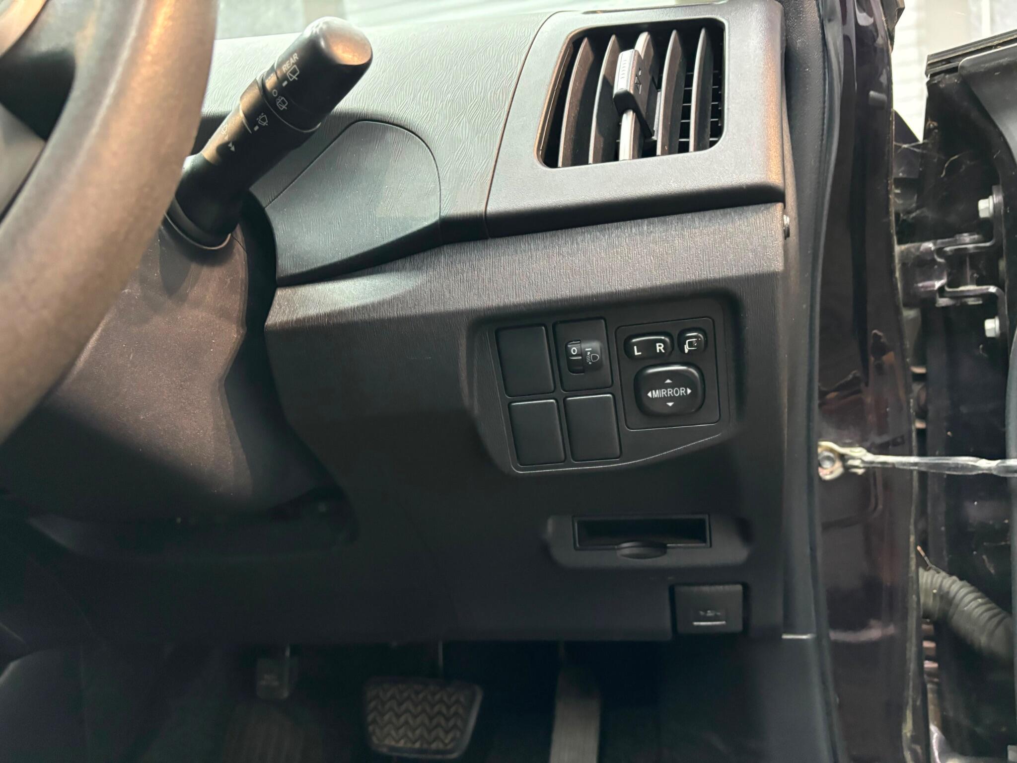 Toyota Prius view 19